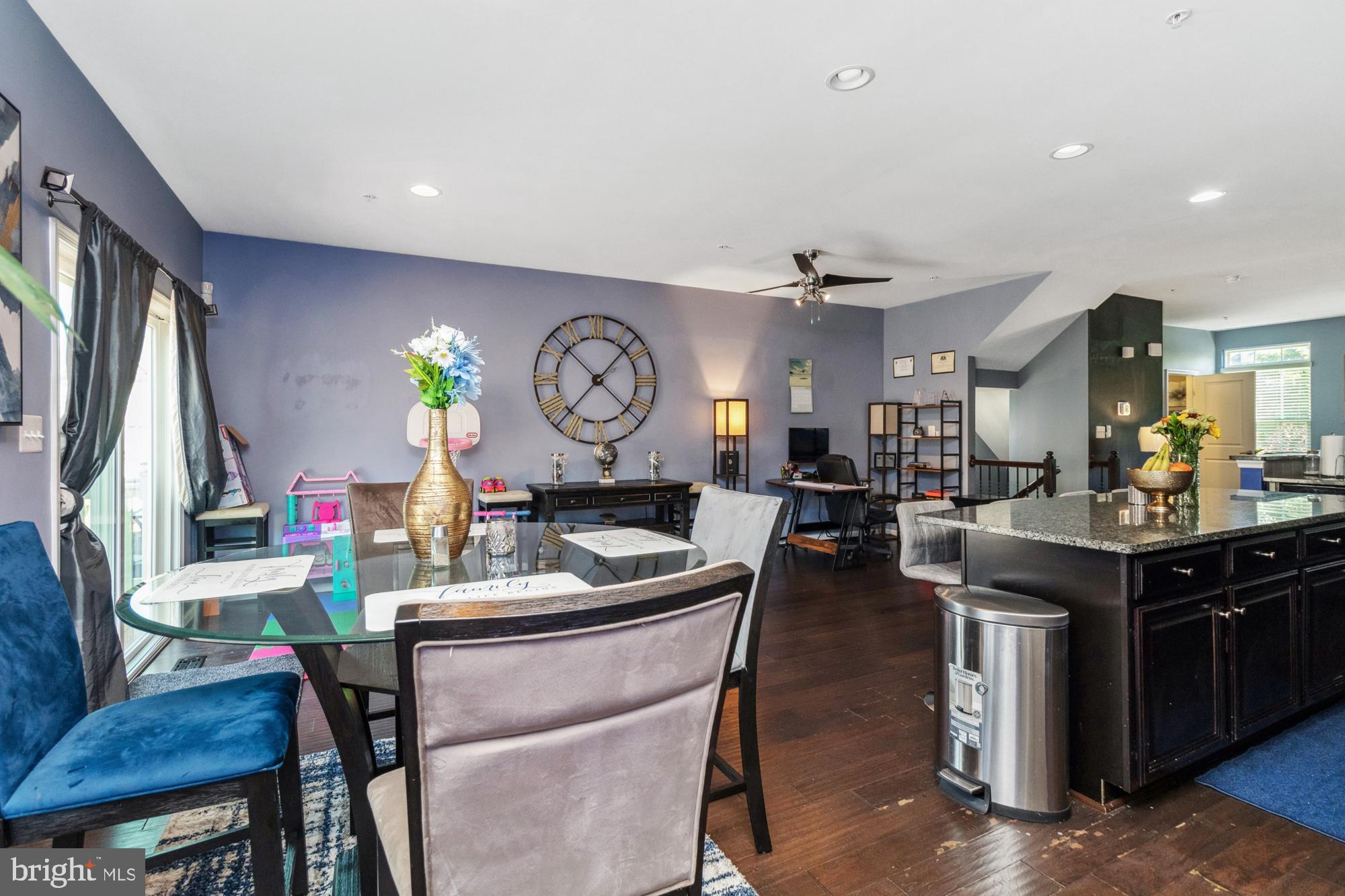 6119 Halsted Ave