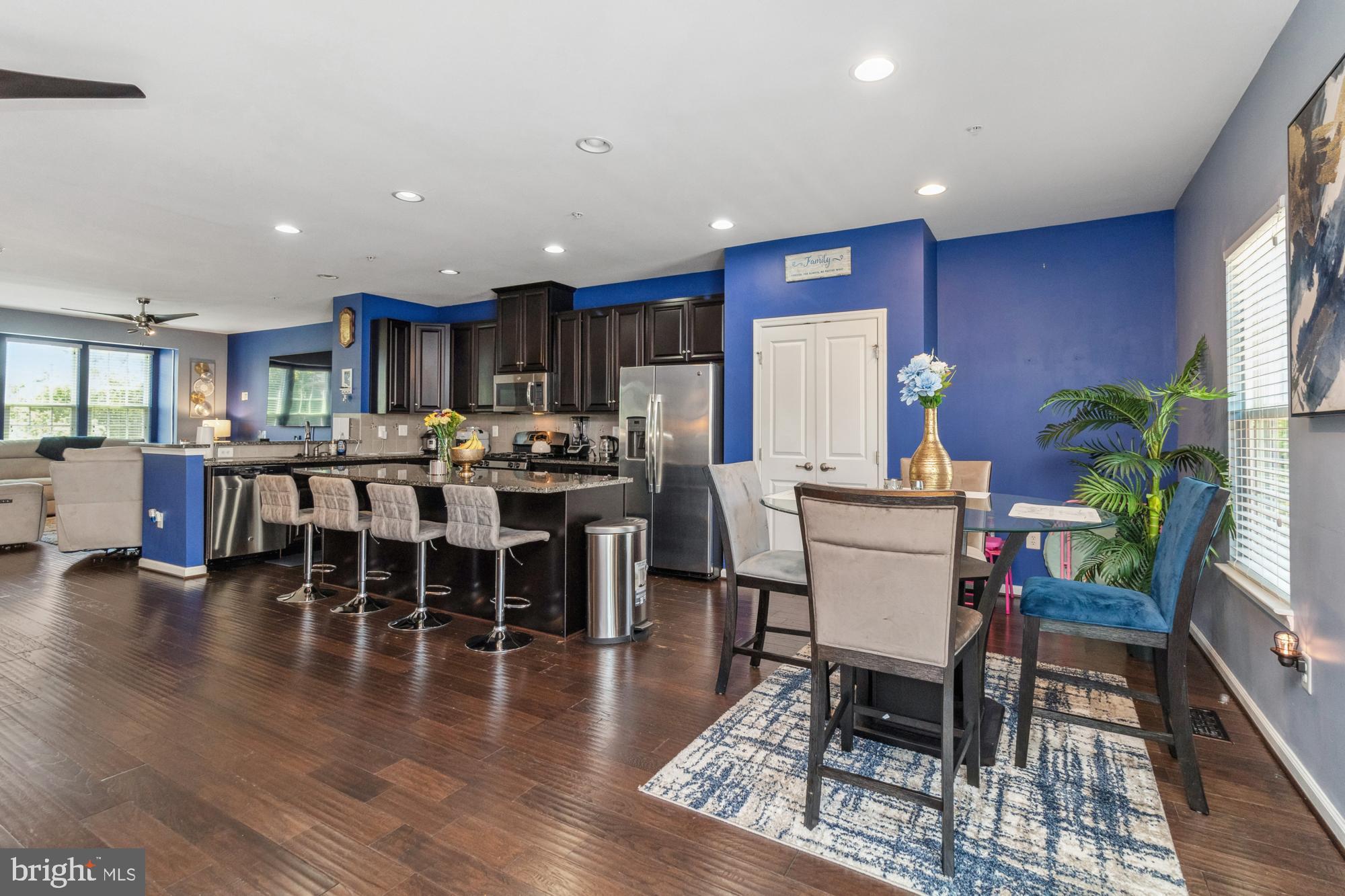6119 Halsted Ave