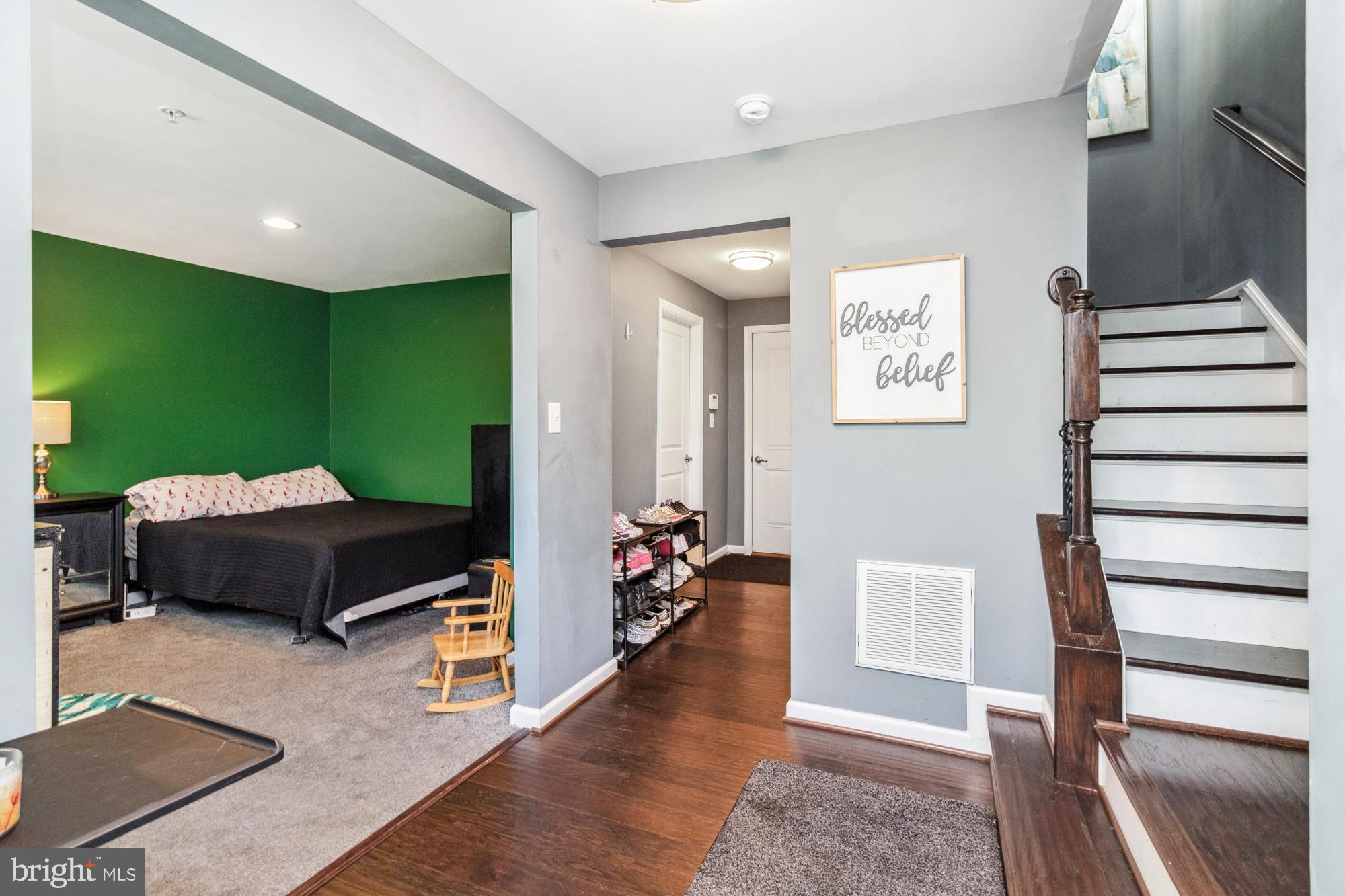 6119 Halsted Ave