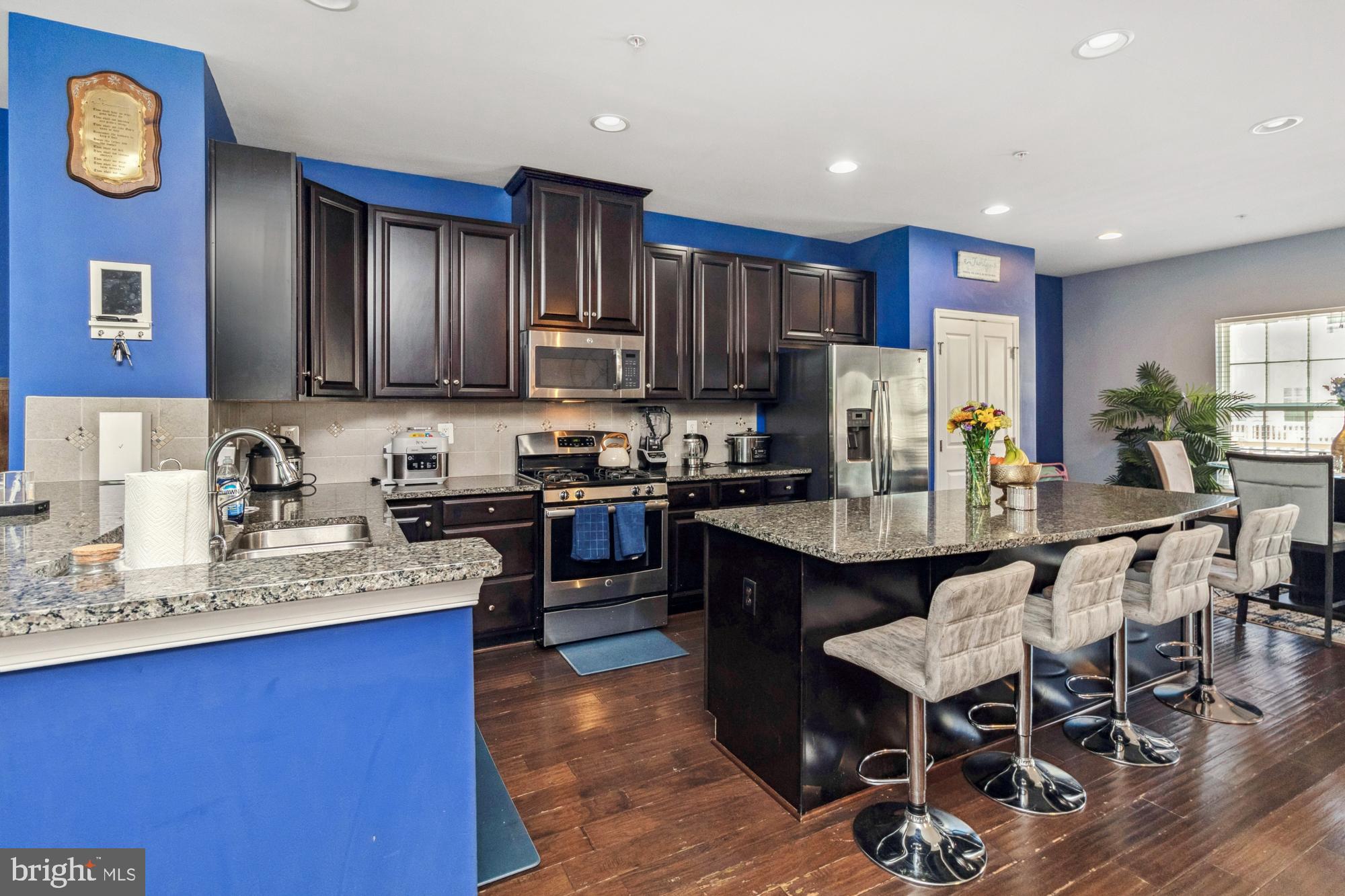 6119 Halsted Ave