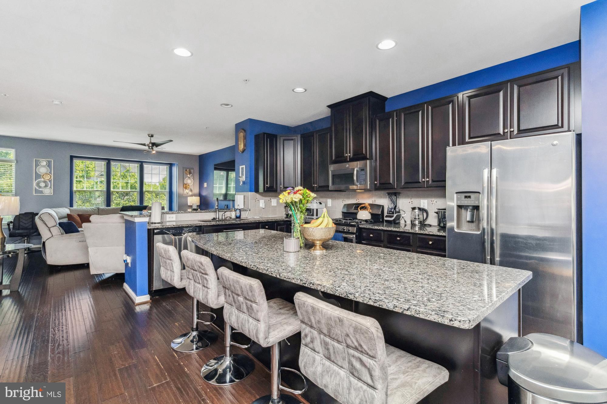 6119 Halsted Ave