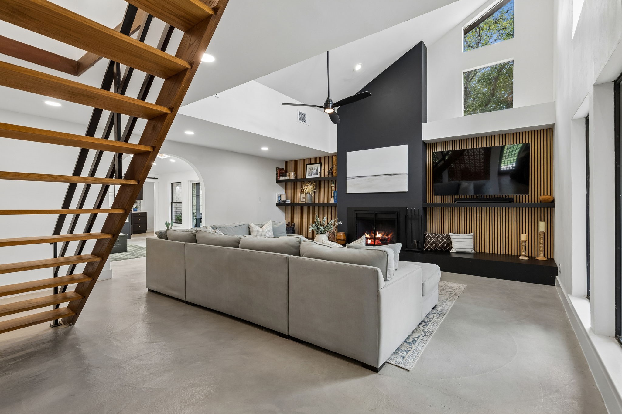 721 Verna Trail N