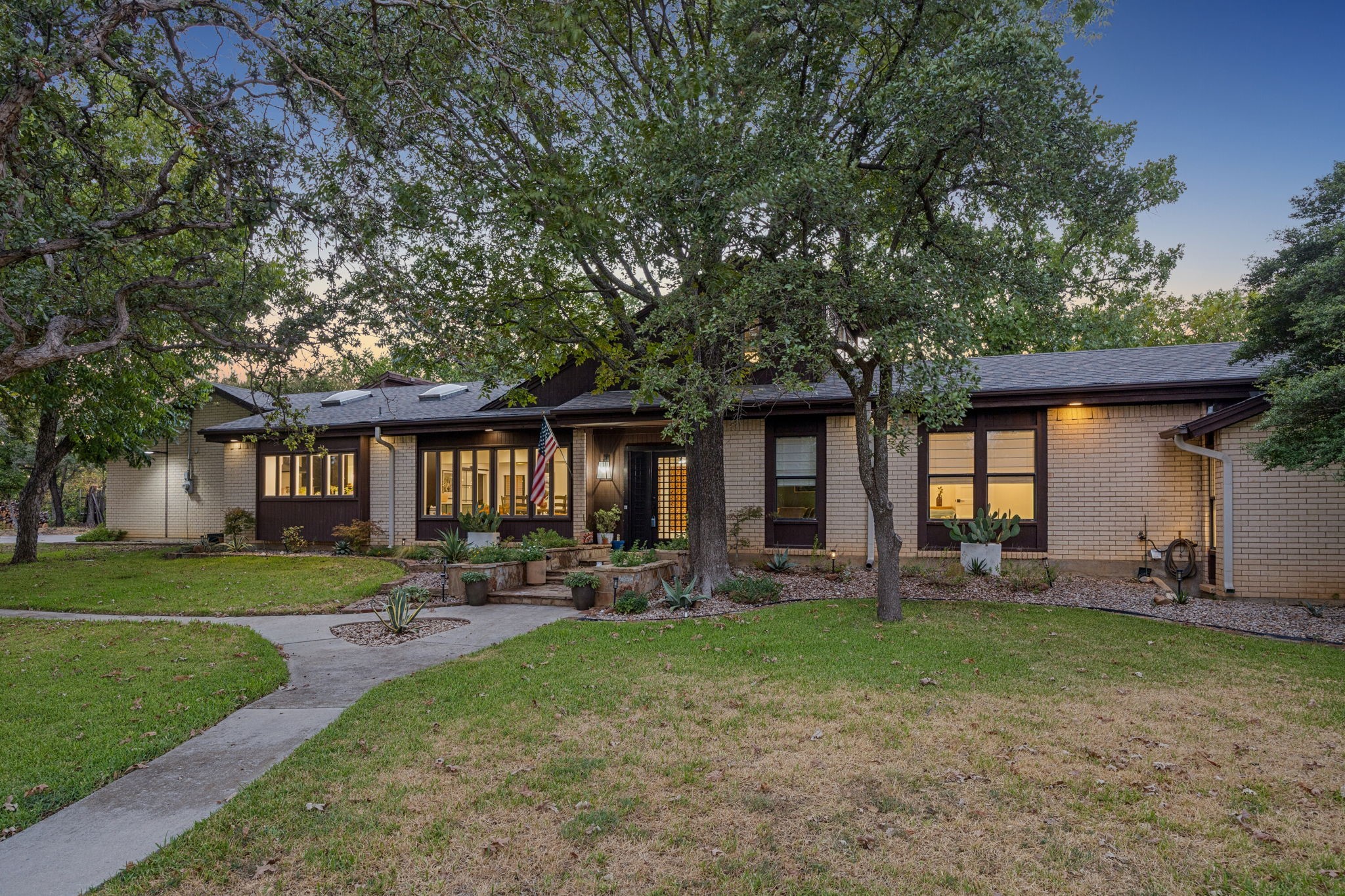 721 Verna Trail N