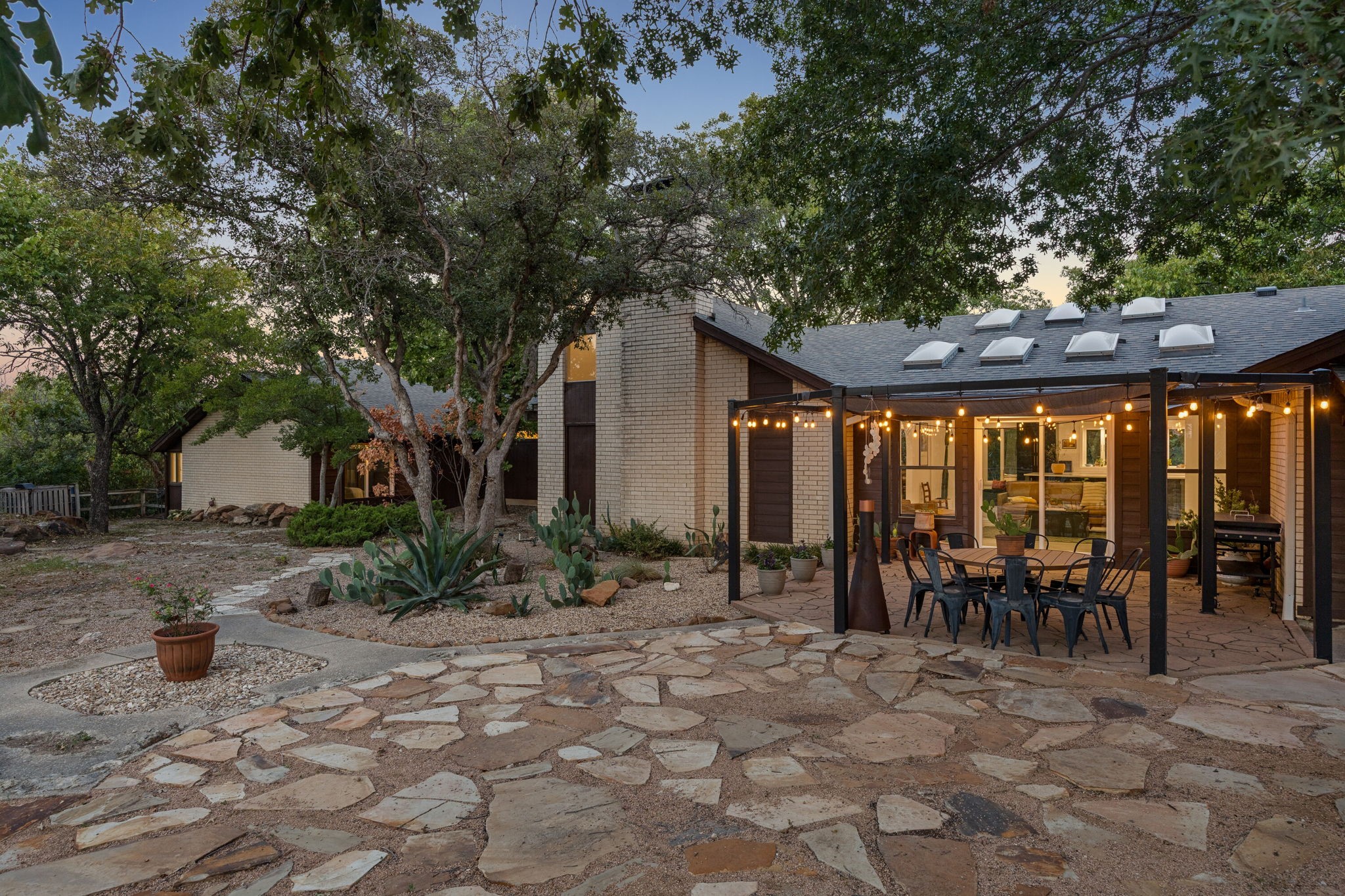 721 Verna Trail N