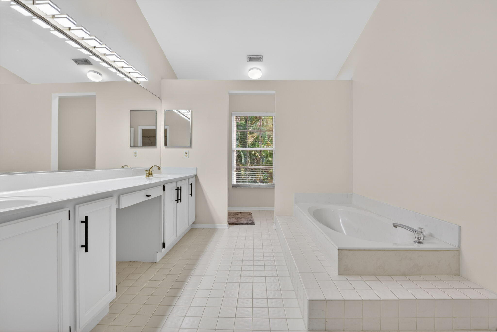 7555 Live Oak Drive