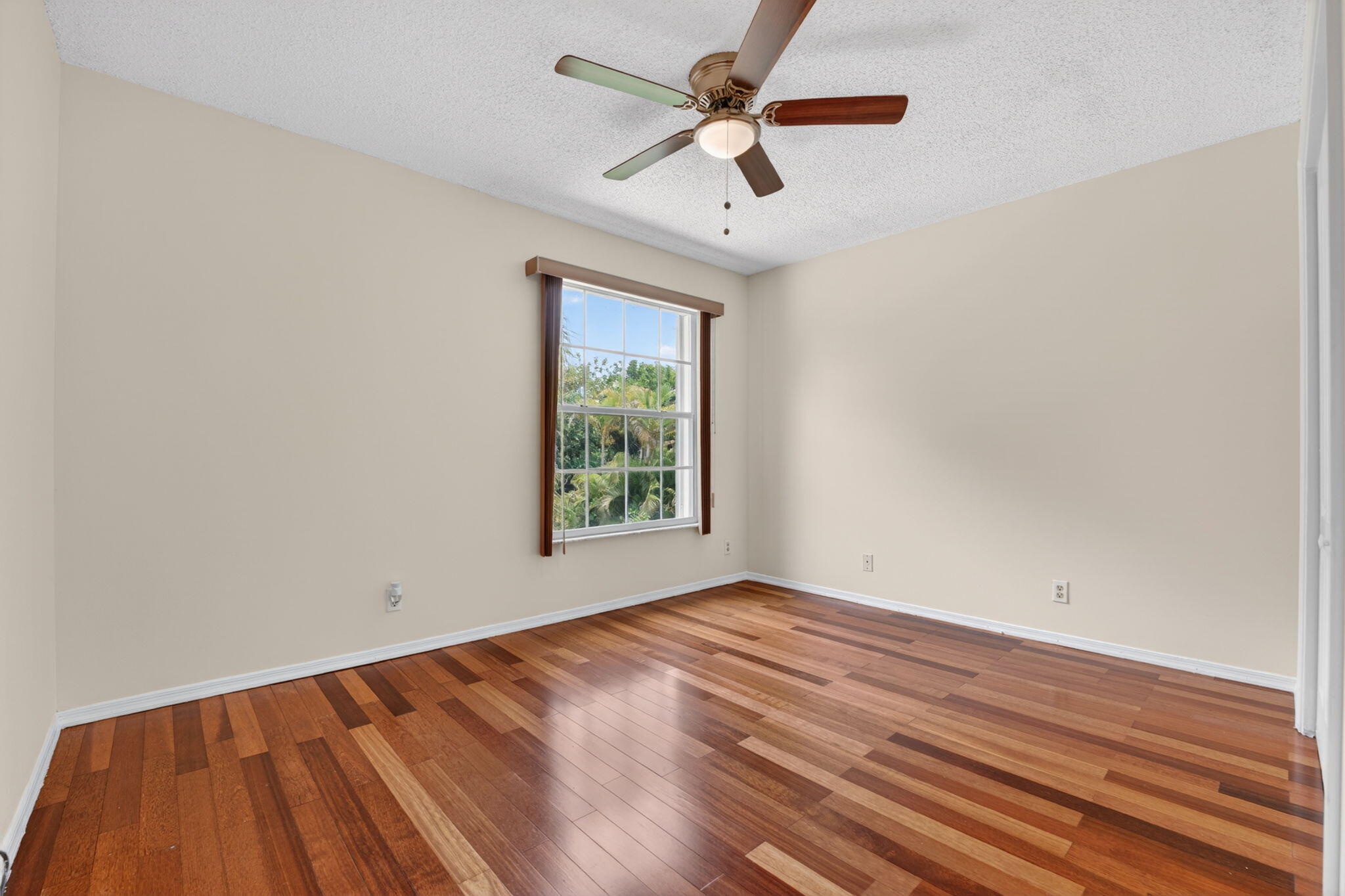 7555 Live Oak Drive