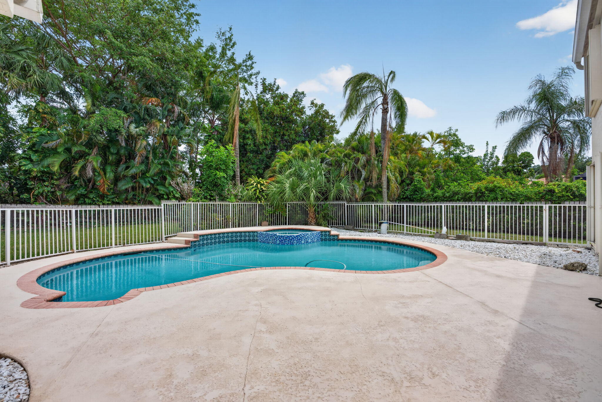 7555 Live Oak Drive