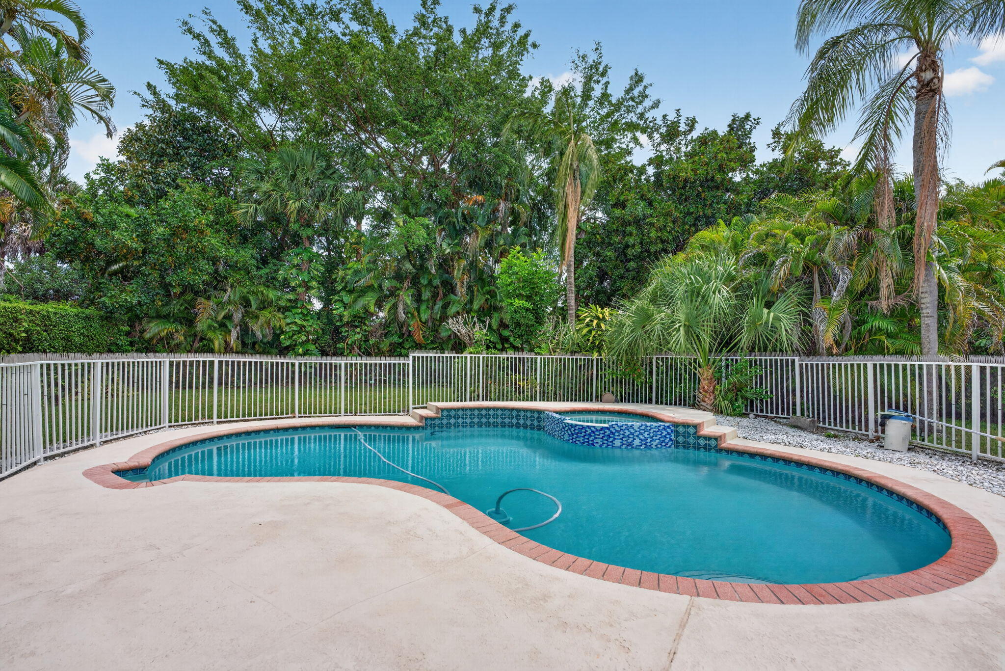 7555 Live Oak Drive