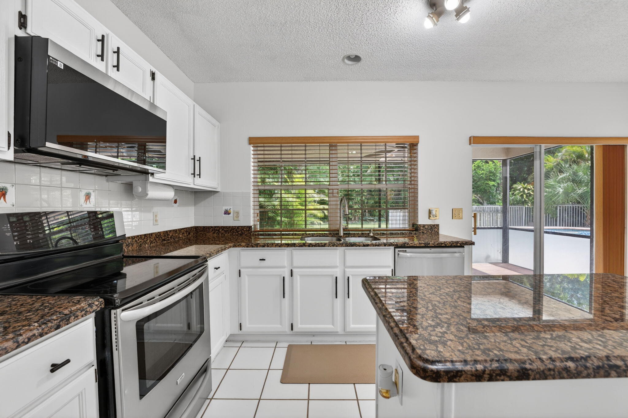 7555 Live Oak Drive