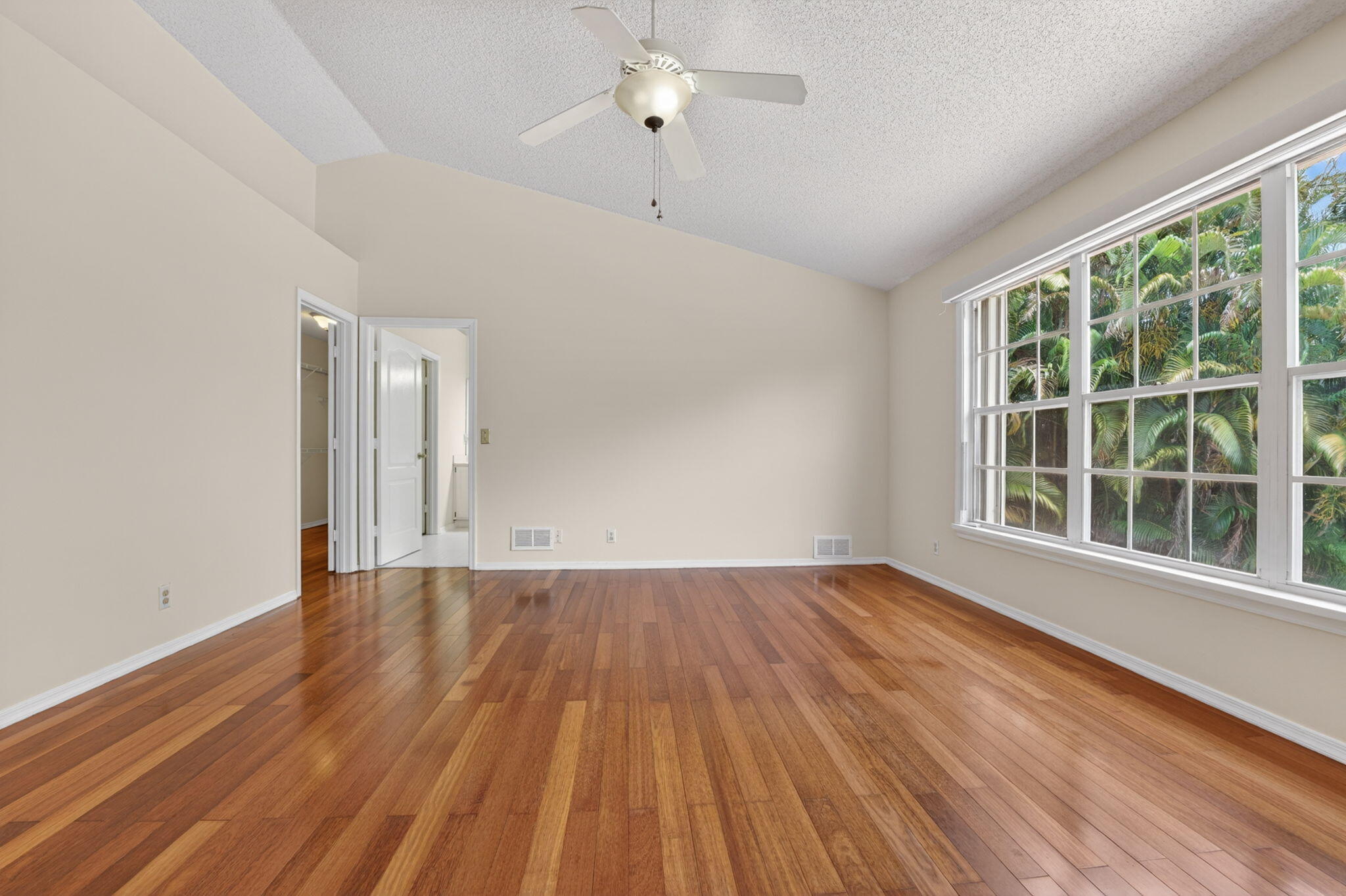 7555 Live Oak Drive