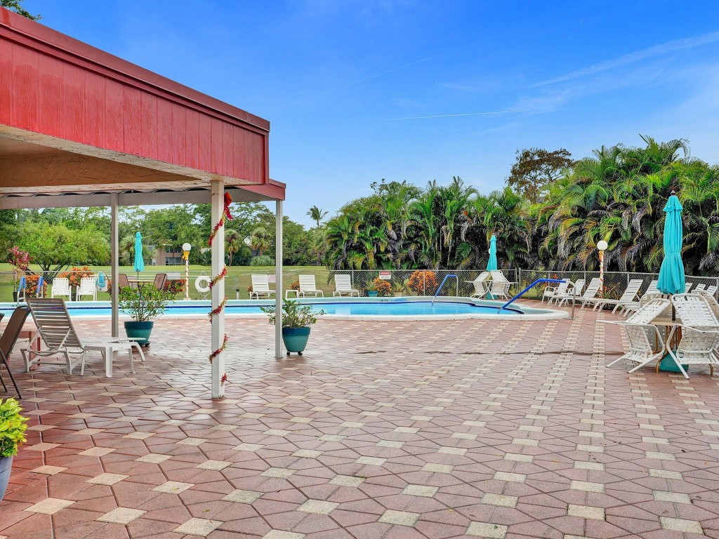 1035 Country Club Dr Apt 302