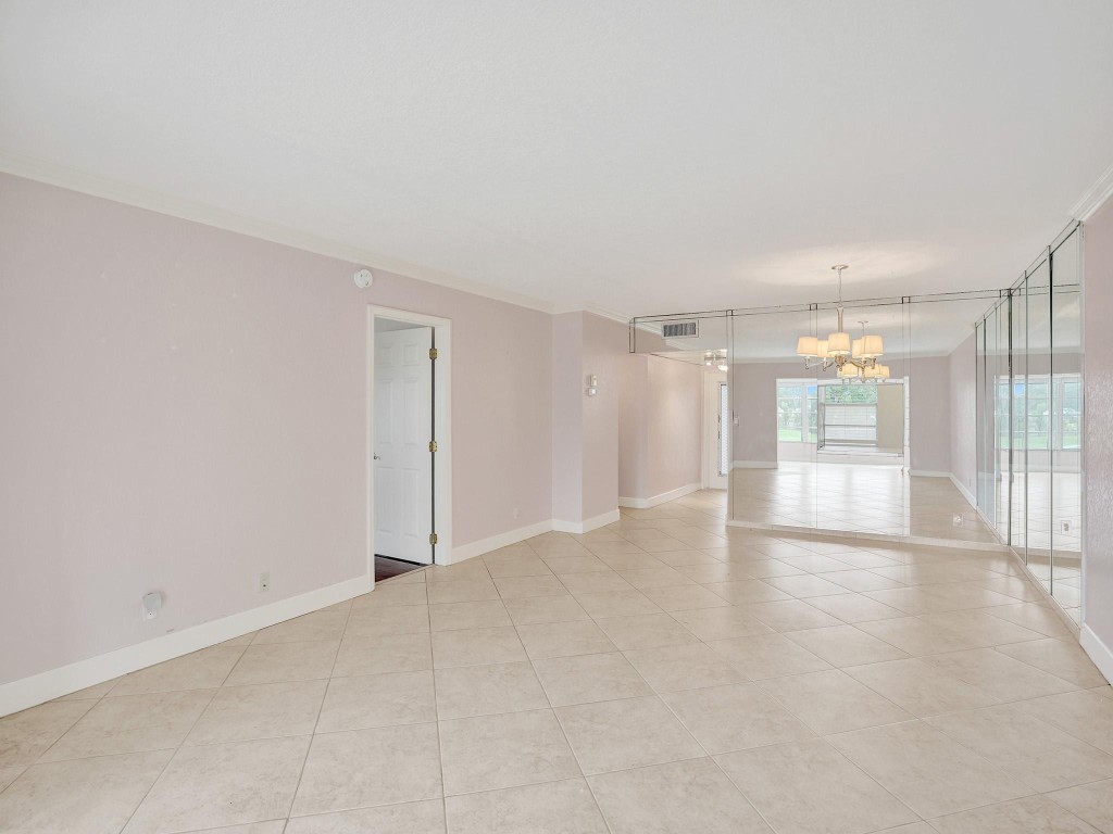 1035 Country Club Dr Apt 302