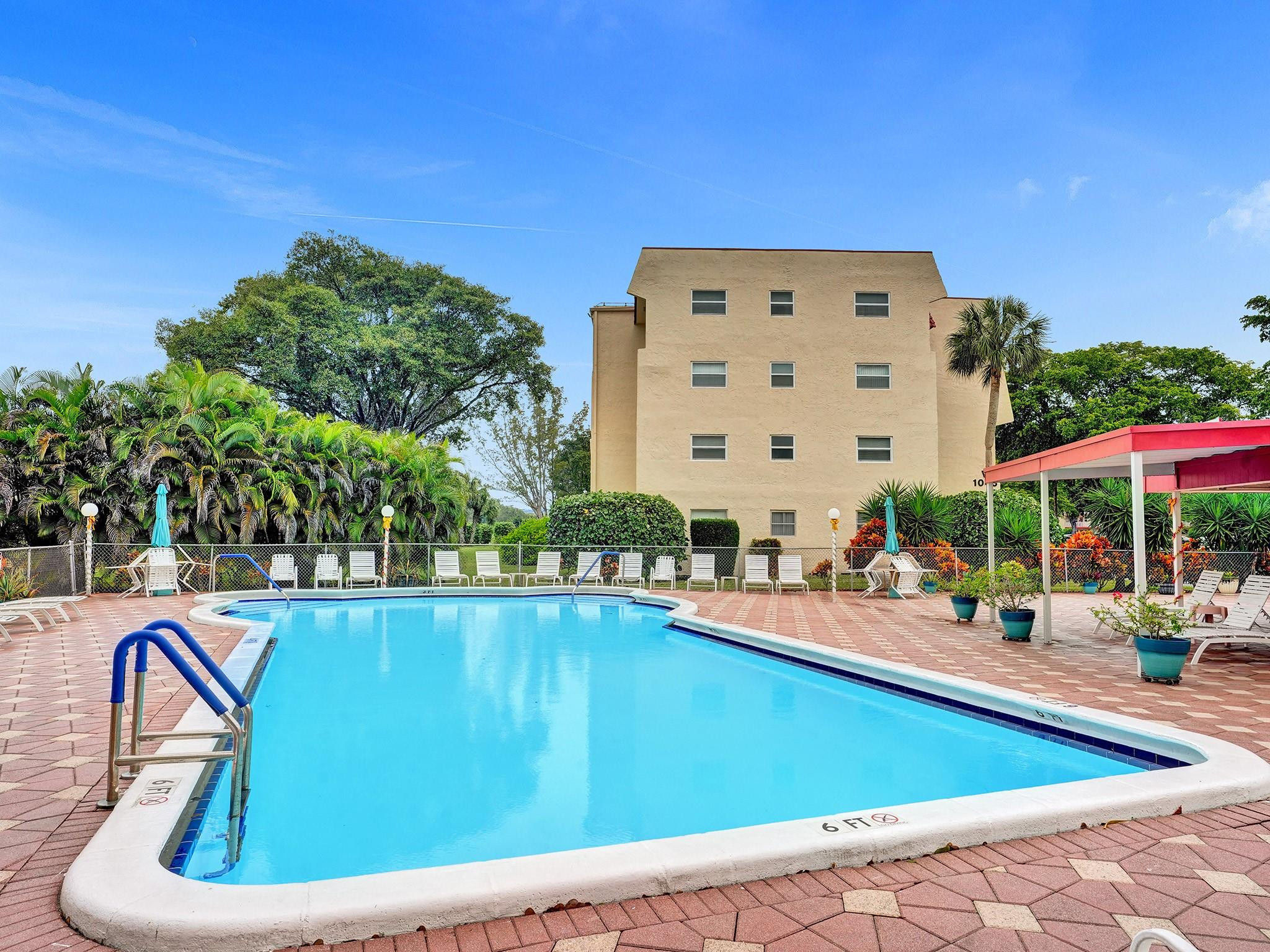 1035 Country Club Dr Apt 302