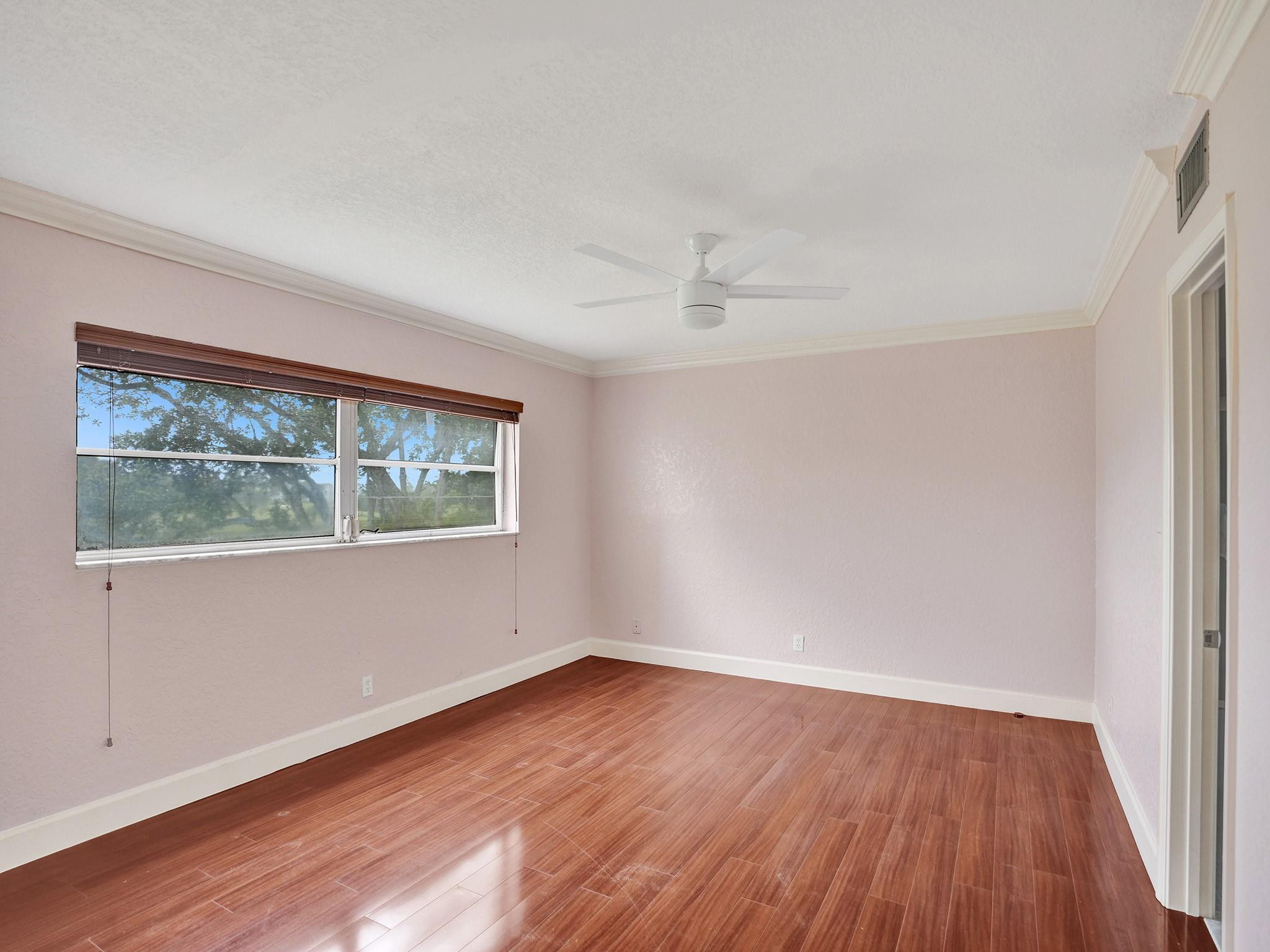 1035 Country Club Dr Apt 302