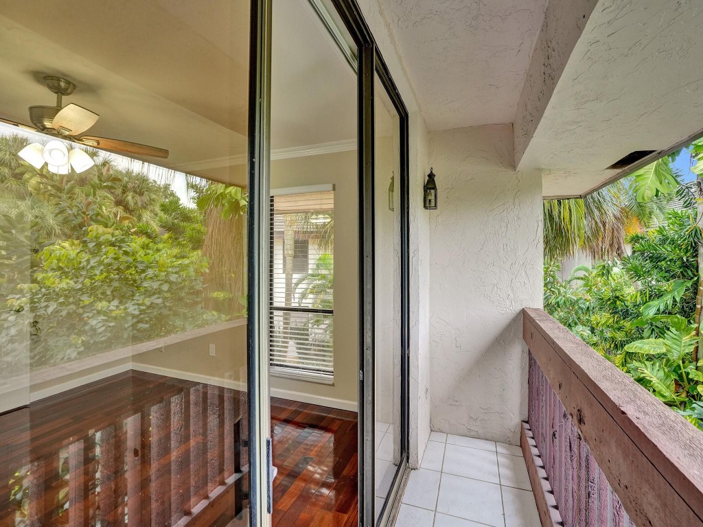 9280 Sabal Ridge Cir APT B