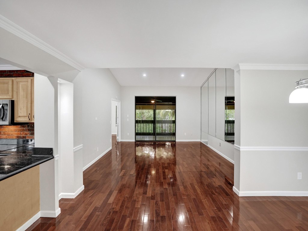 9280 Sabal Ridge Cir APT B