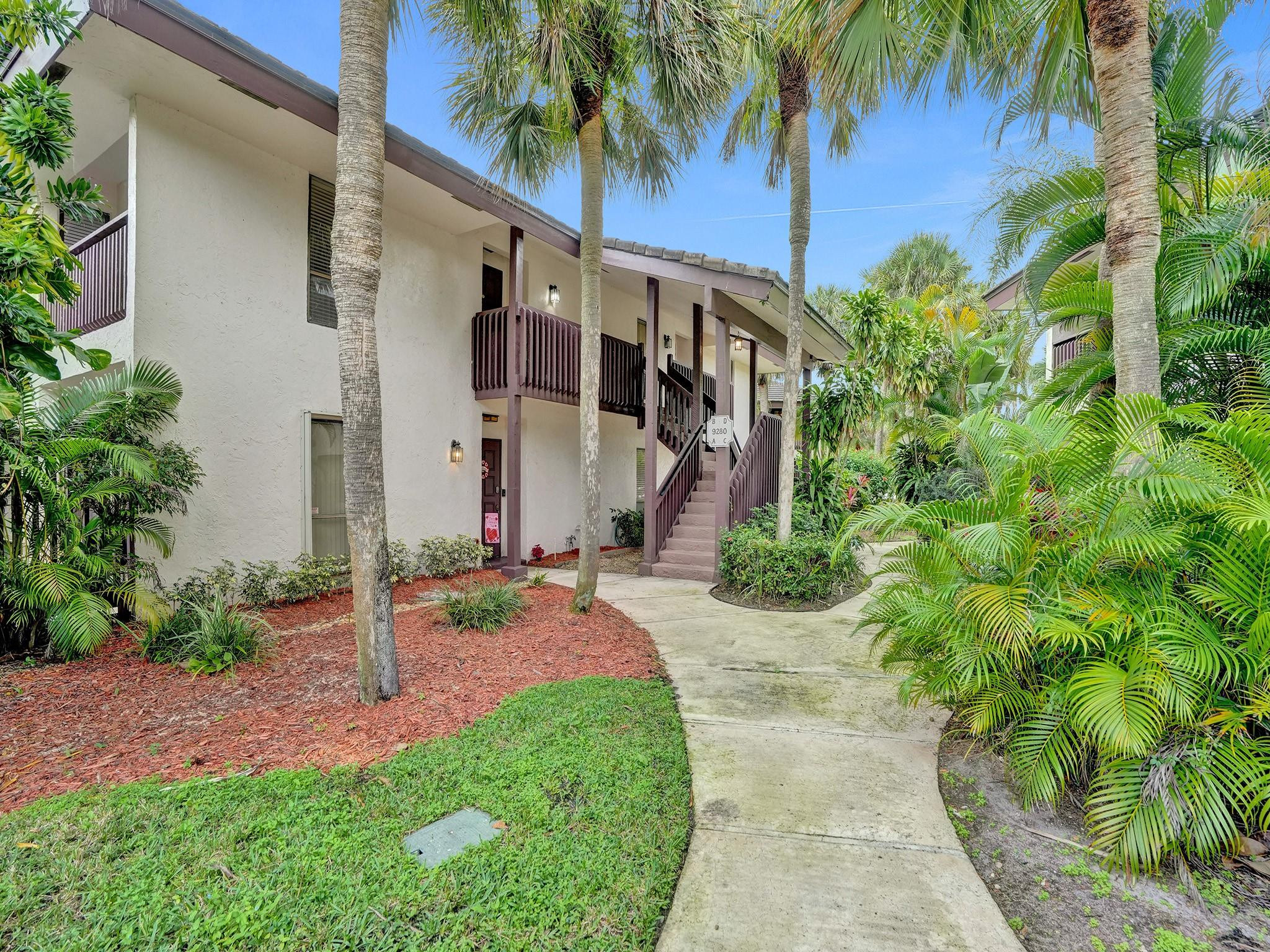 9280 Sabal Ridge Cir APT B