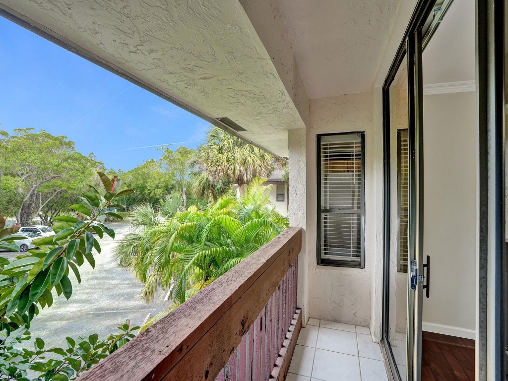 9280 Sabal Ridge Cir APT B