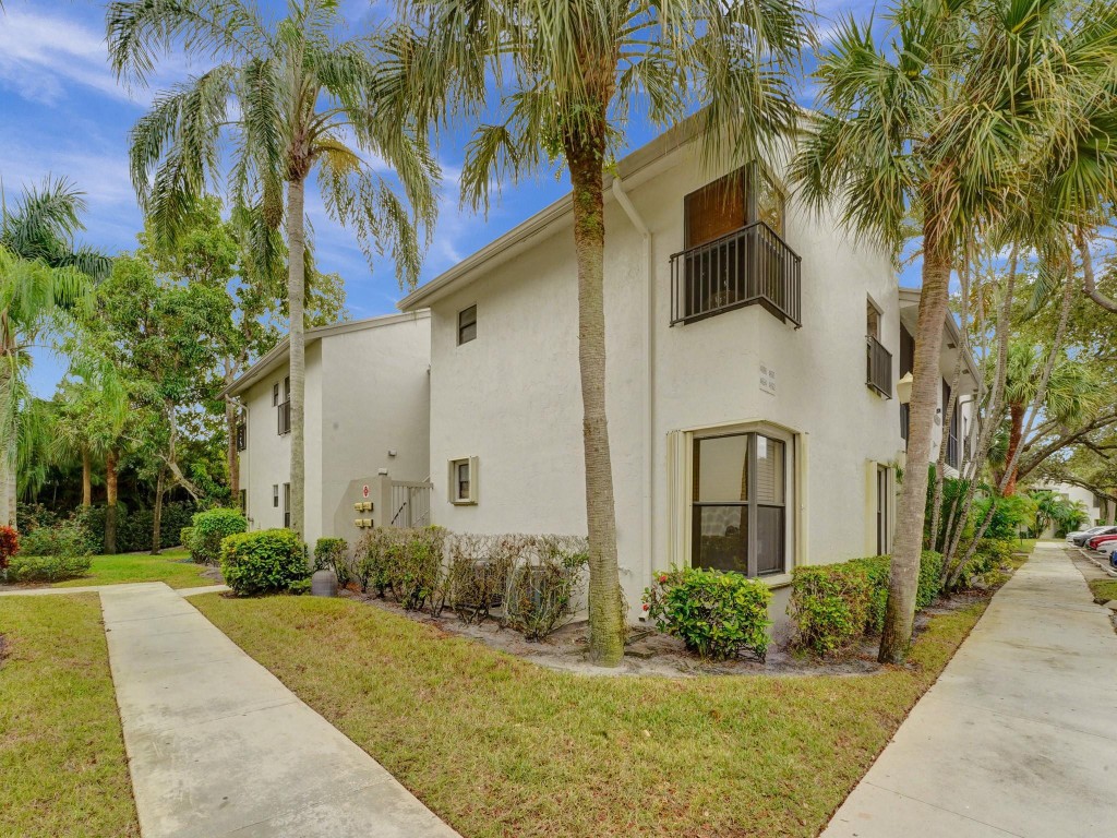 4694 NW 22nd St 4244