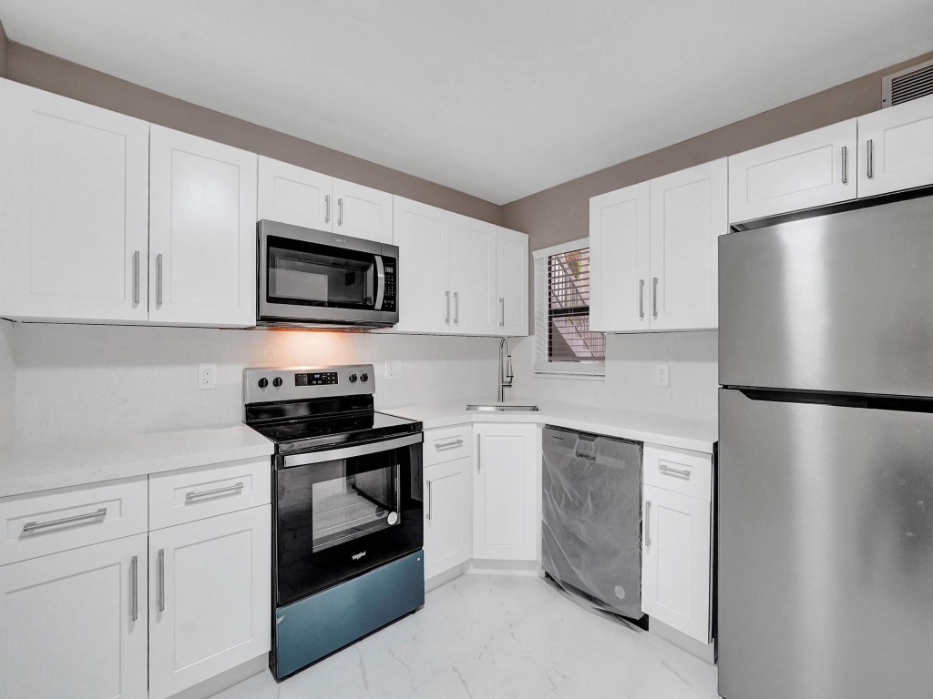 4694 NW 22nd St 4244