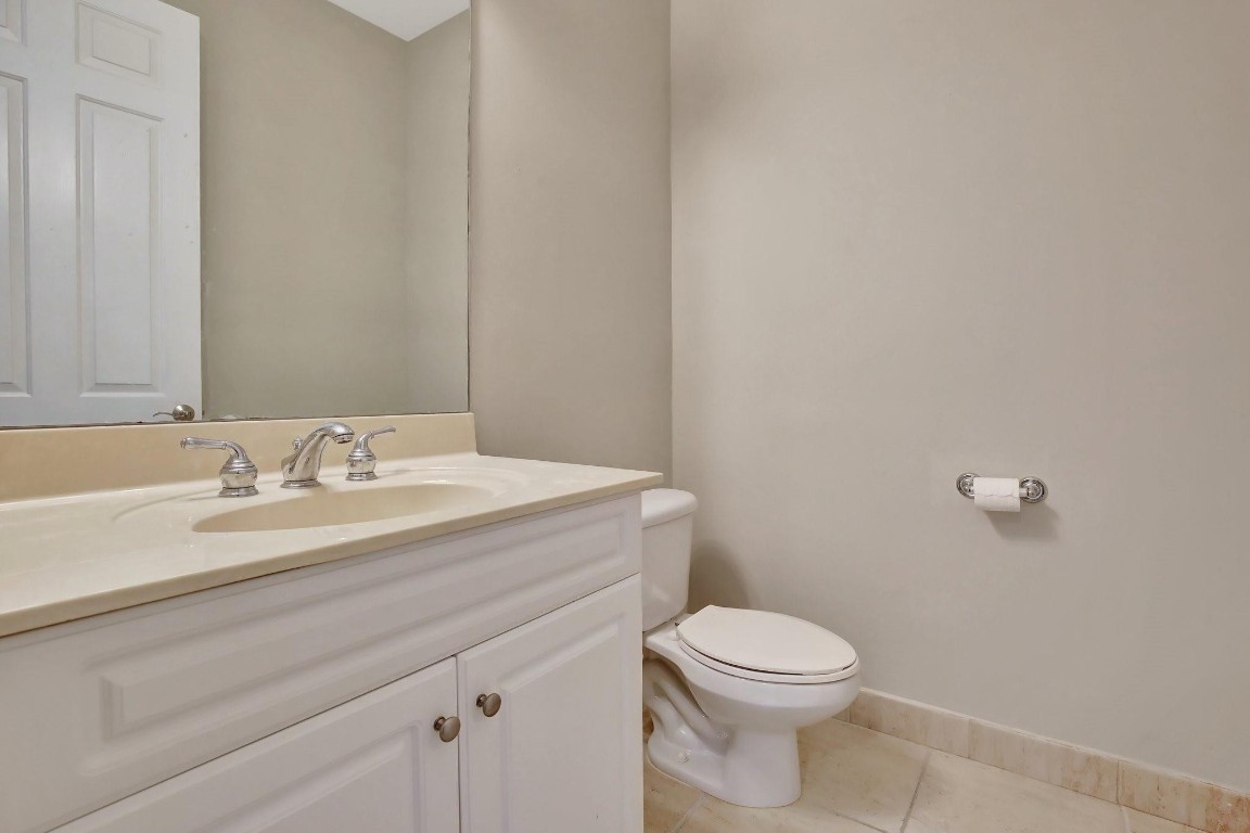 6823 Lakeside Cir 106-1