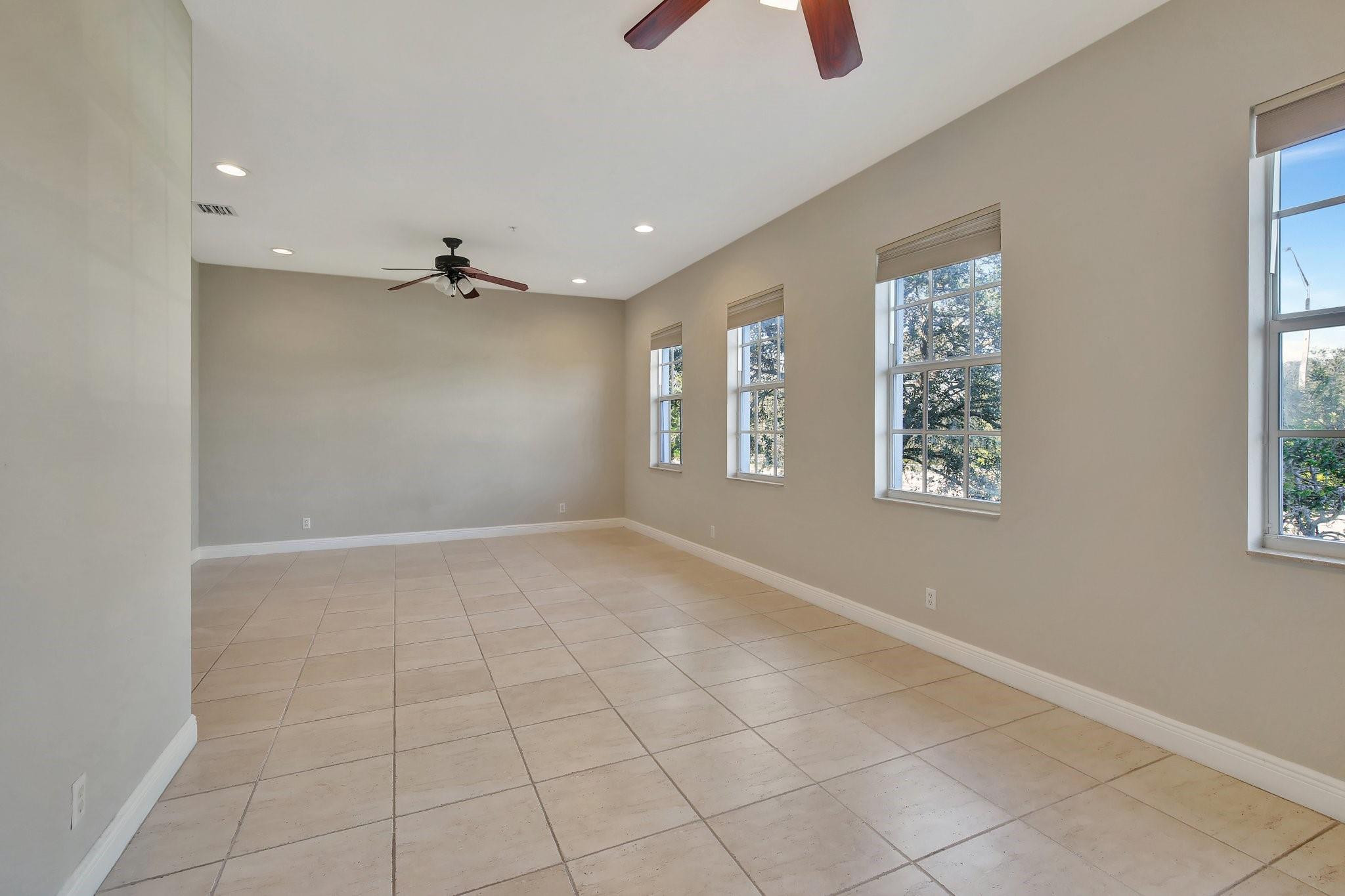 6823 Lakeside Cir 106-1