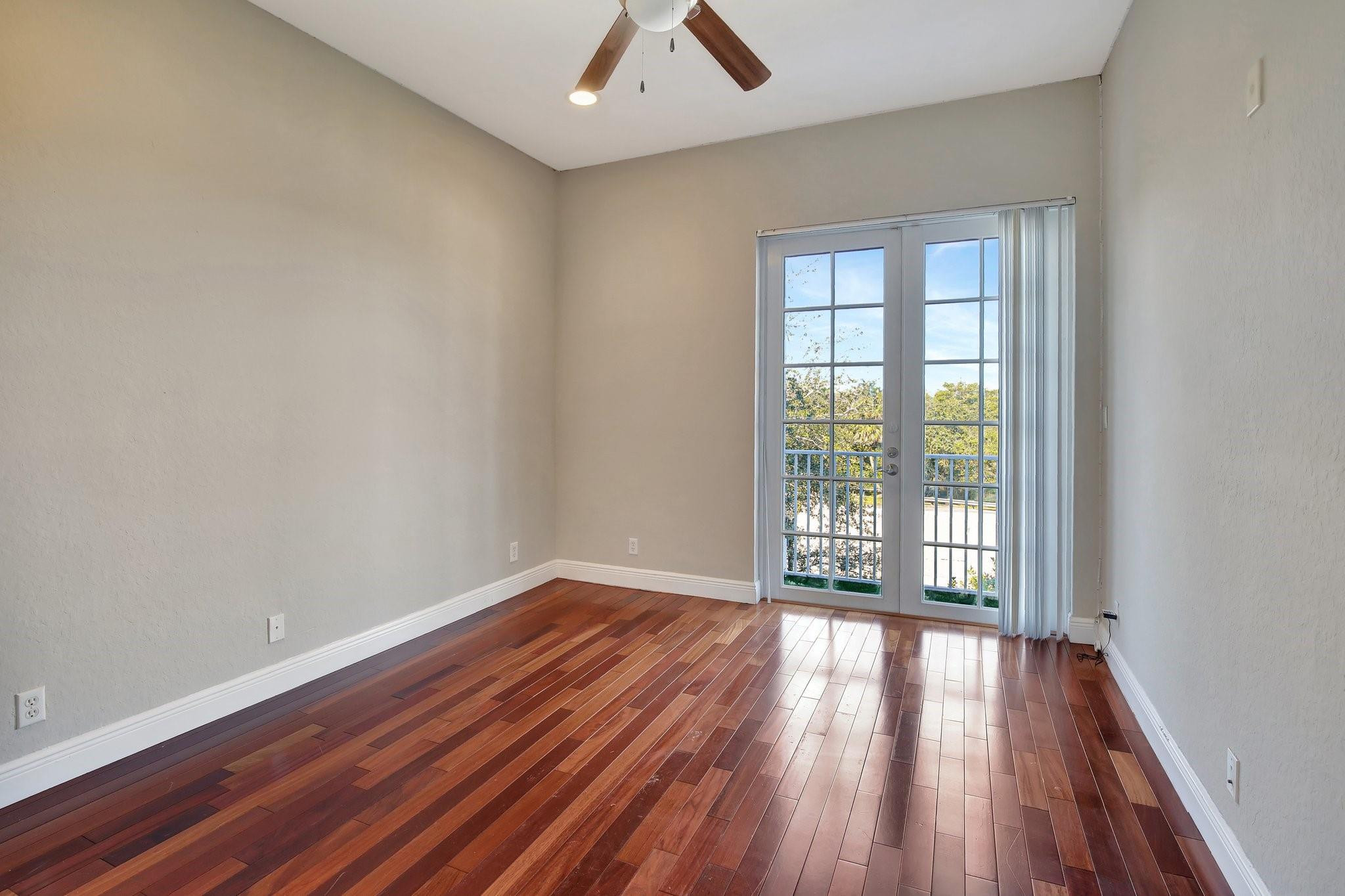 6823 Lakeside Cir 106-1