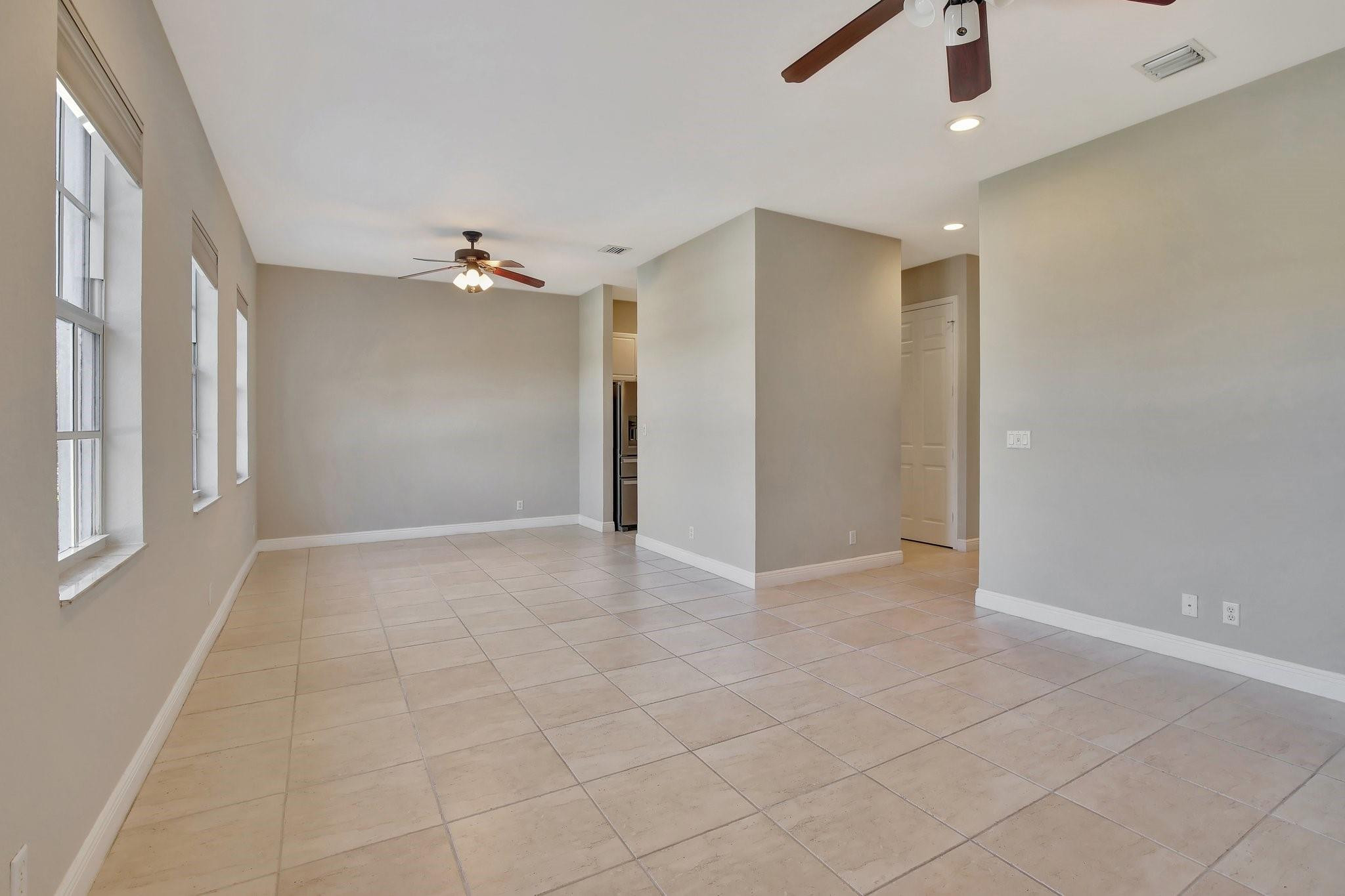 6823 Lakeside Cir 106-1