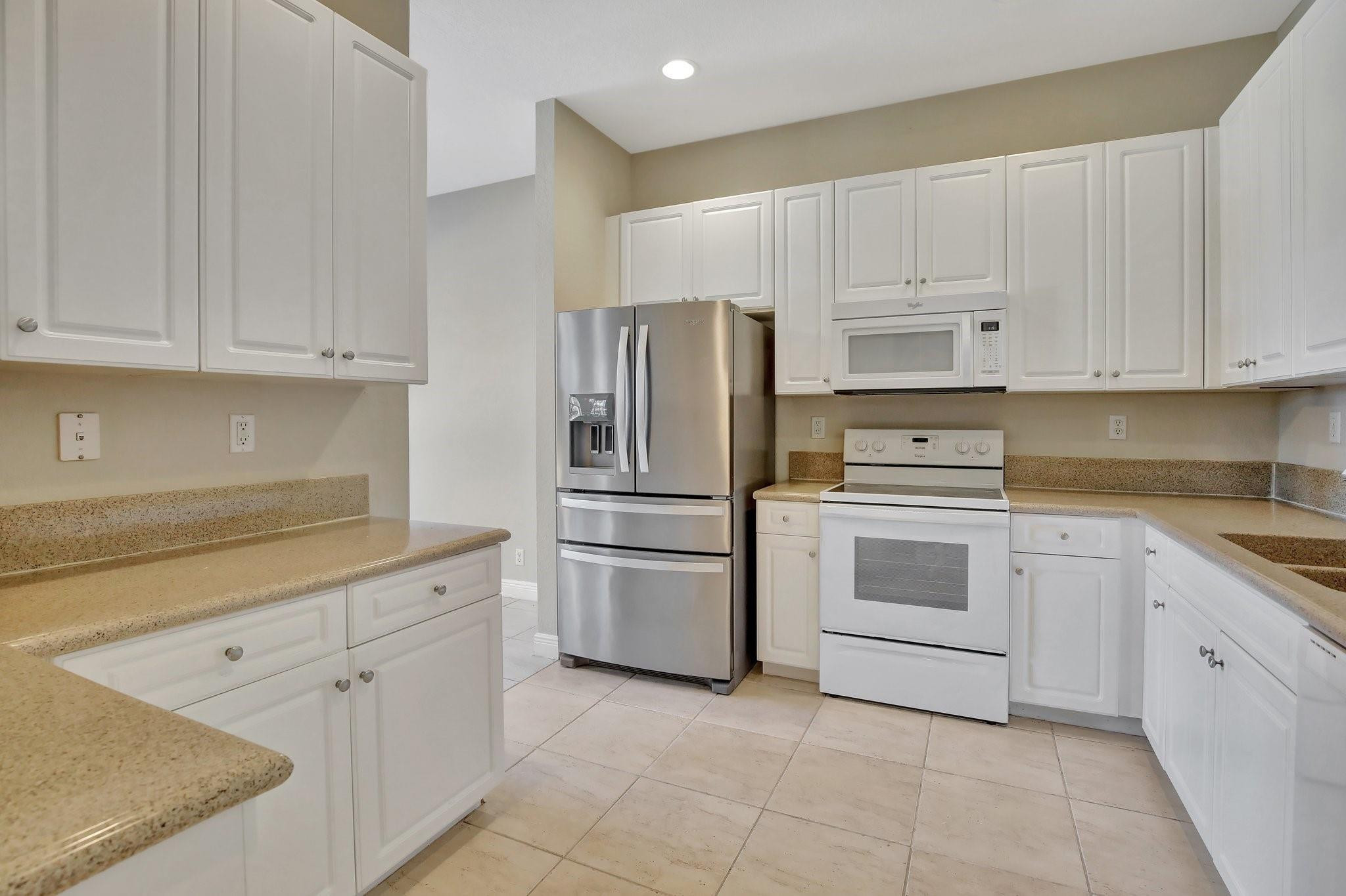 6823 Lakeside Cir 106-1