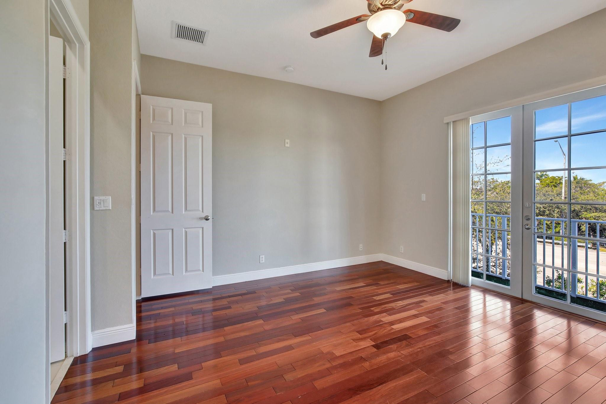 6823 Lakeside Cir 106-1