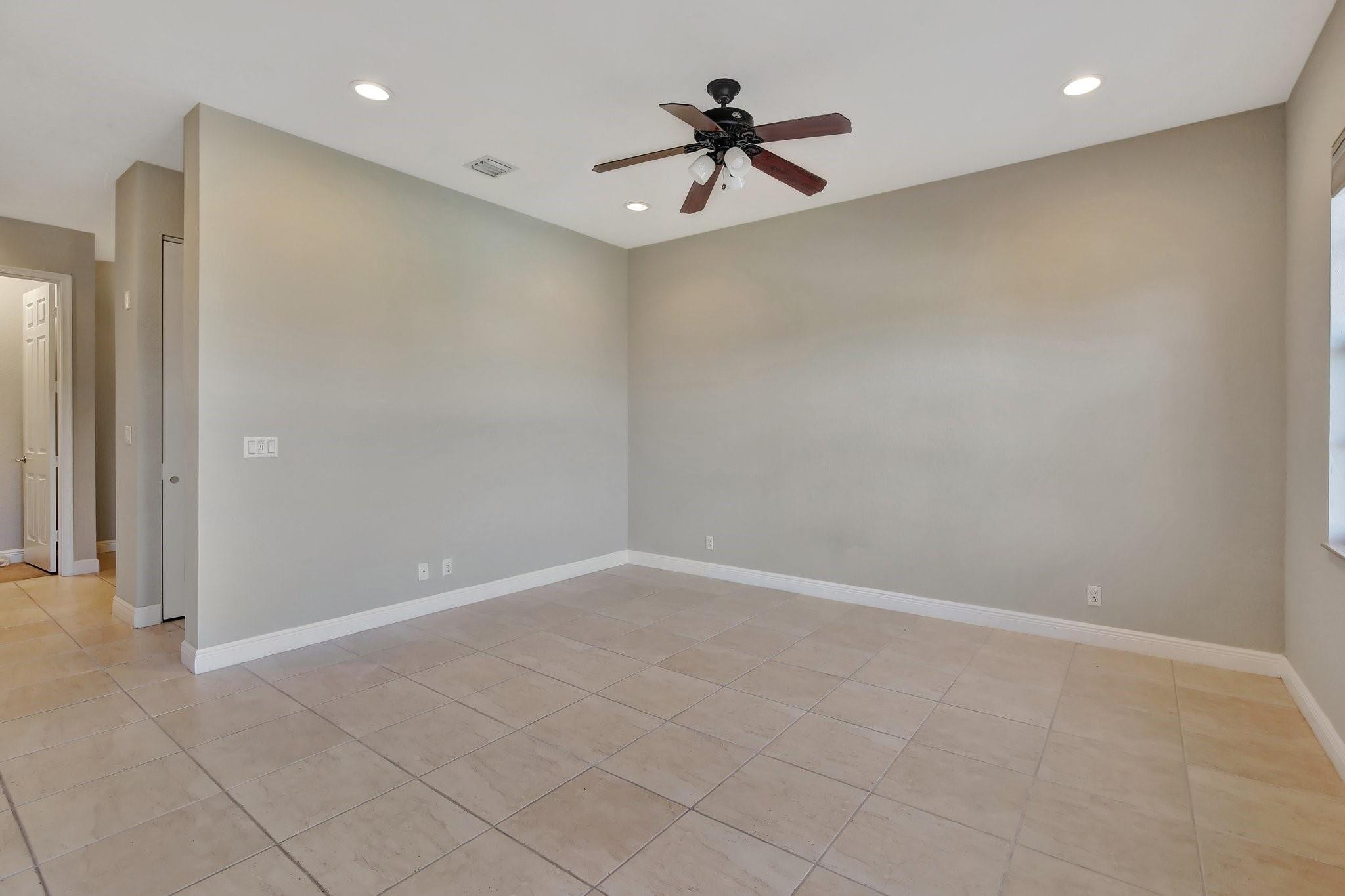 6823 Lakeside Cir 106-1