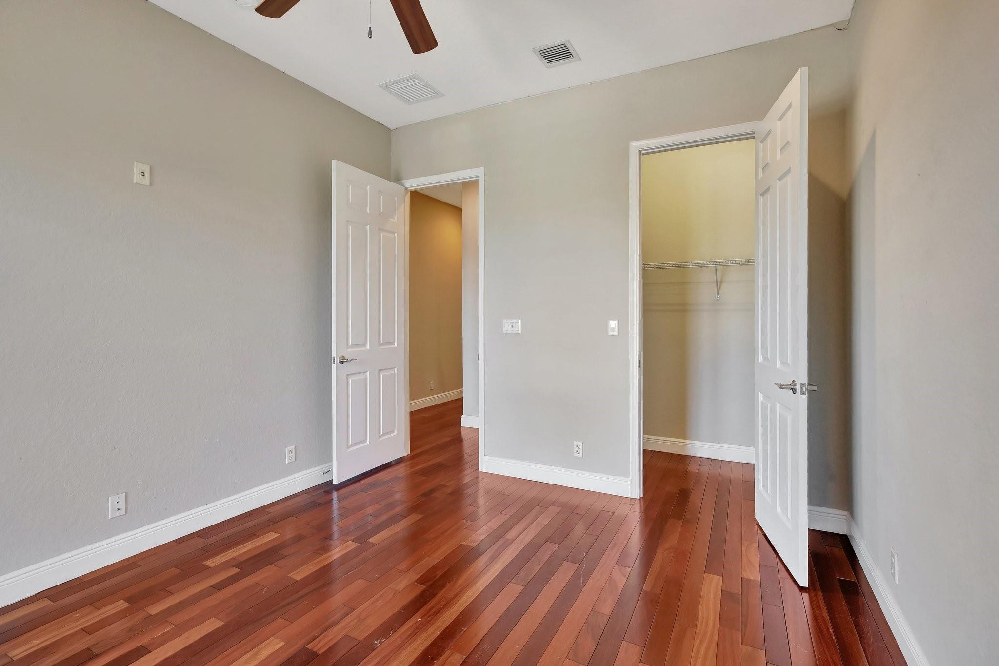 6823 Lakeside Cir 106-1