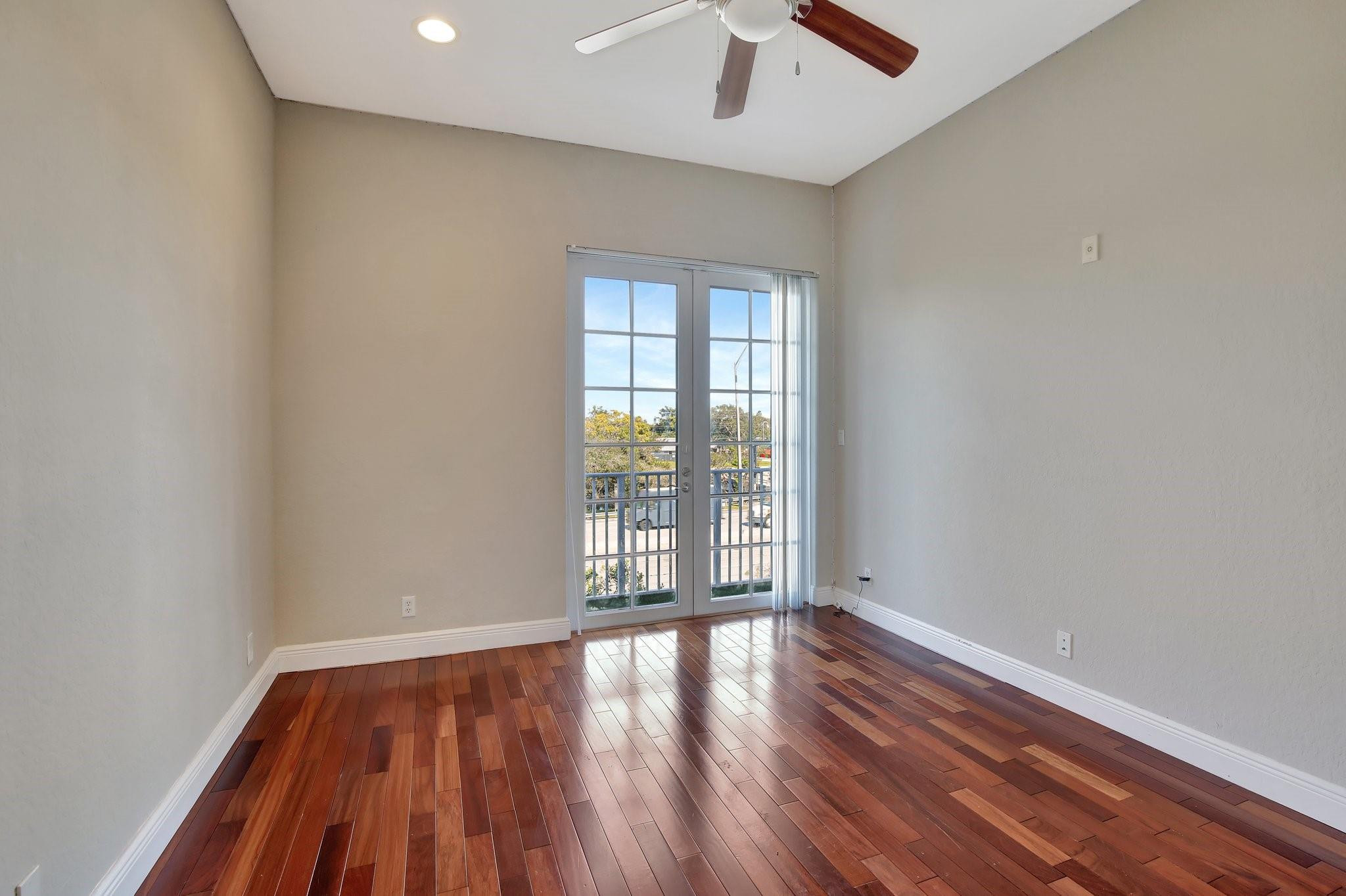 6823 Lakeside Cir 106-1
