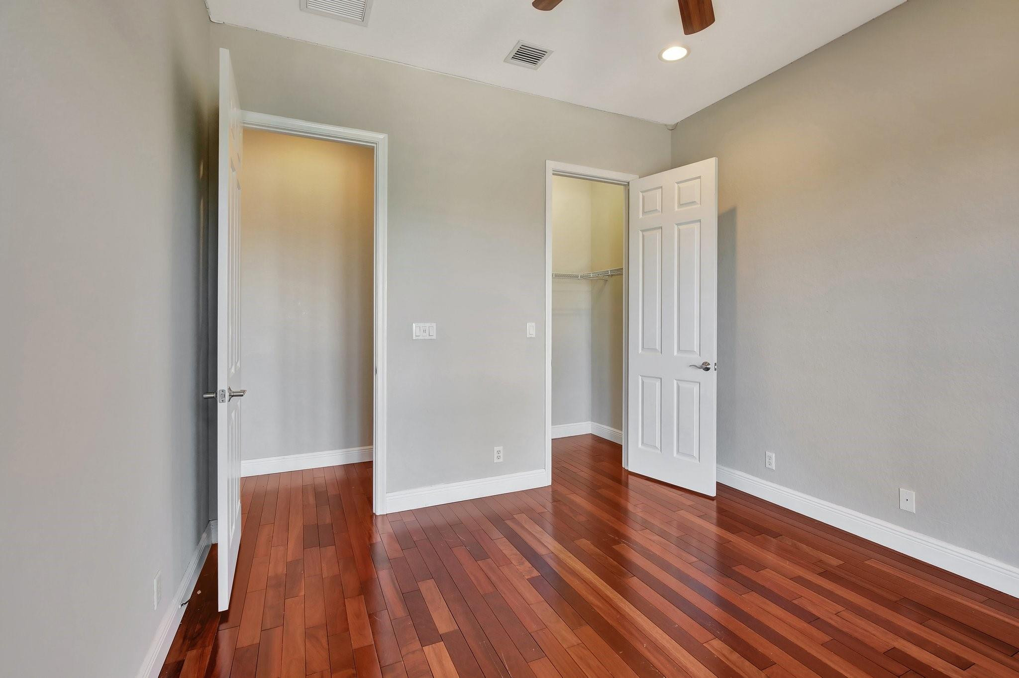 6823 Lakeside Cir 106-1