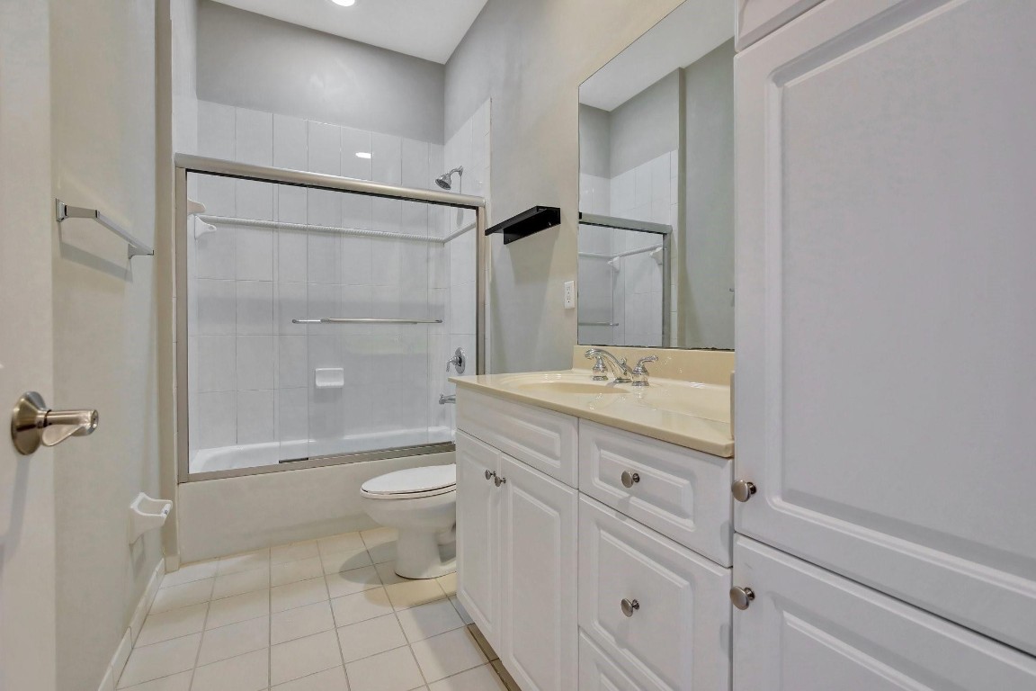 6823 Lakeside Cir 106-1