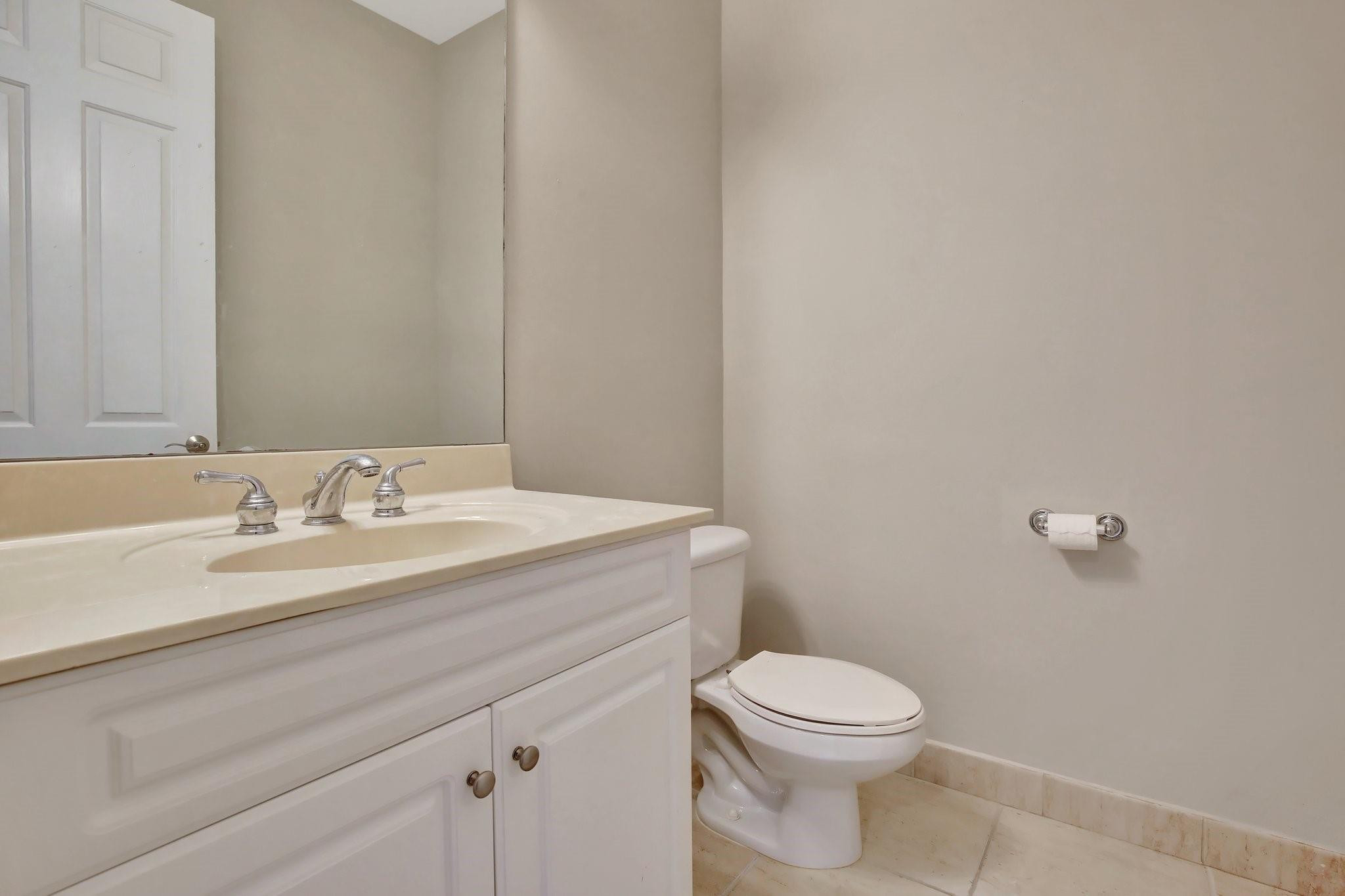 6823 Lakeside Cir 106-1