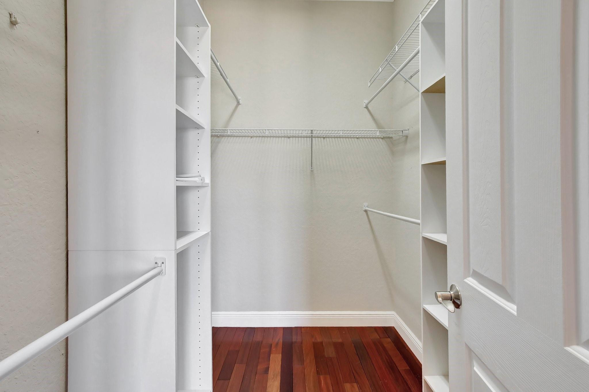 6823 Lakeside Cir 106-1