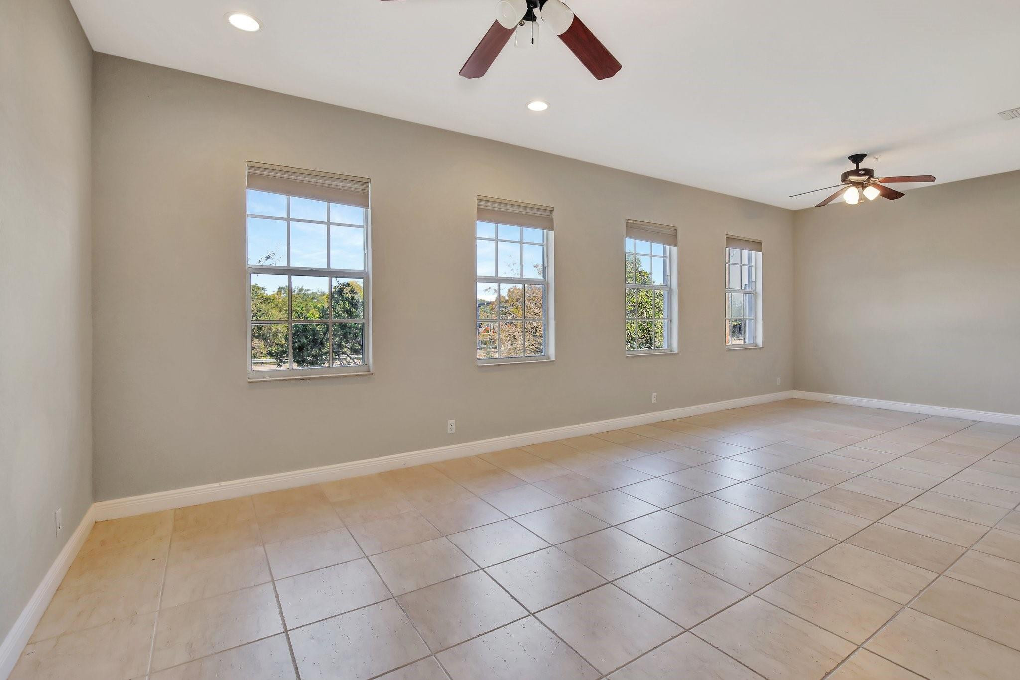 6823 Lakeside Cir 106-1