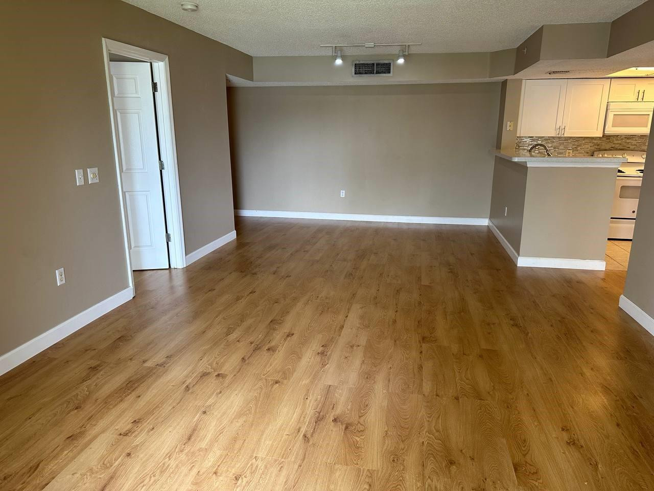 5045 Wiles Rd 202