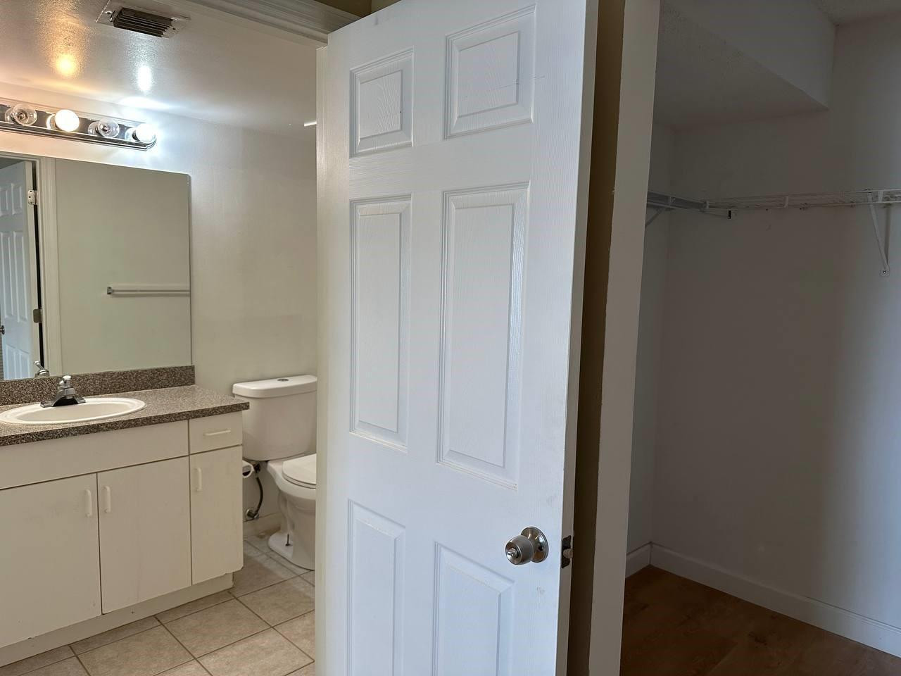 5045 Wiles Rd 202