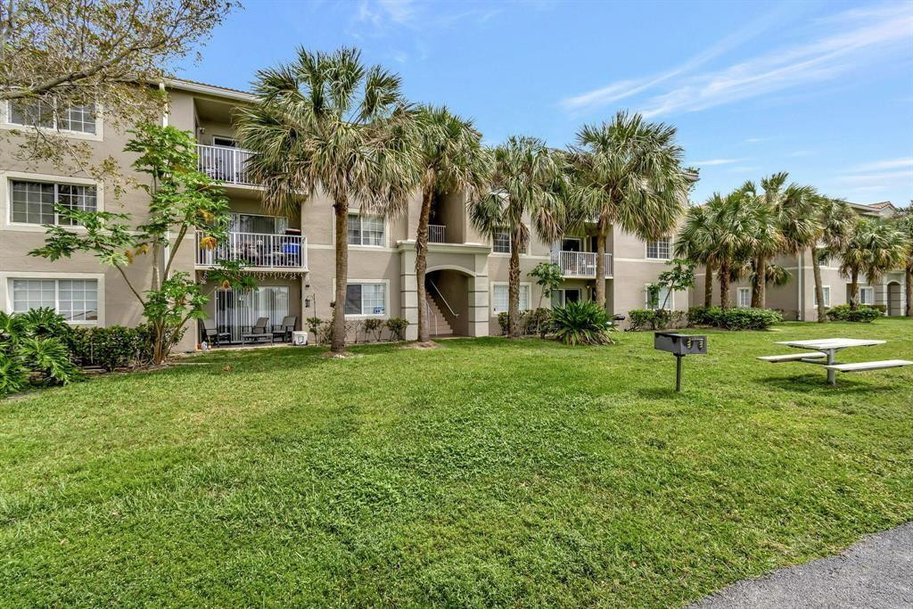 5045 Wiles Rd 202