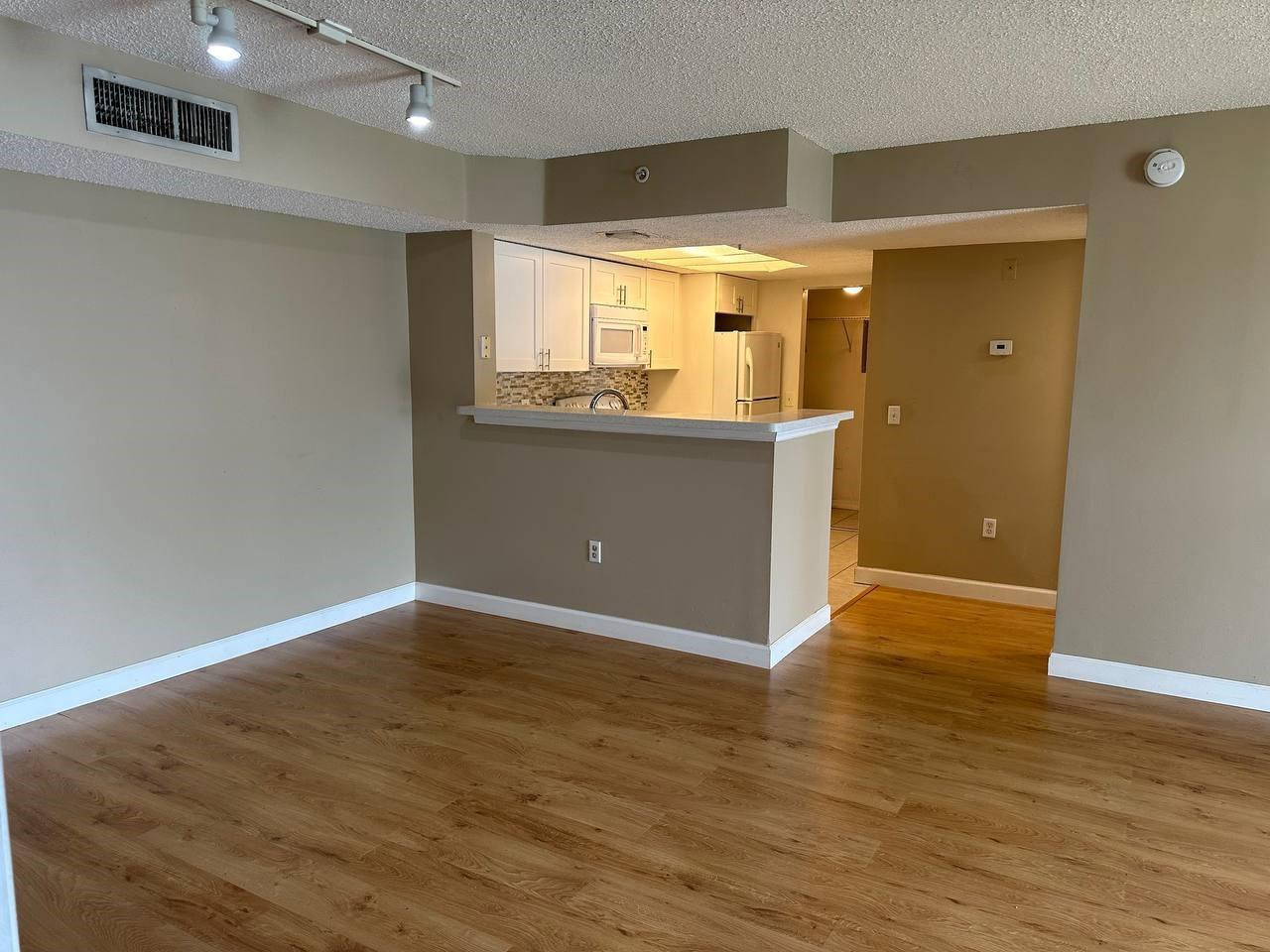 5045 Wiles Rd 202