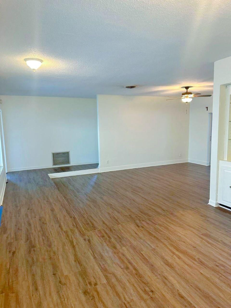 880 SW 49th Ter