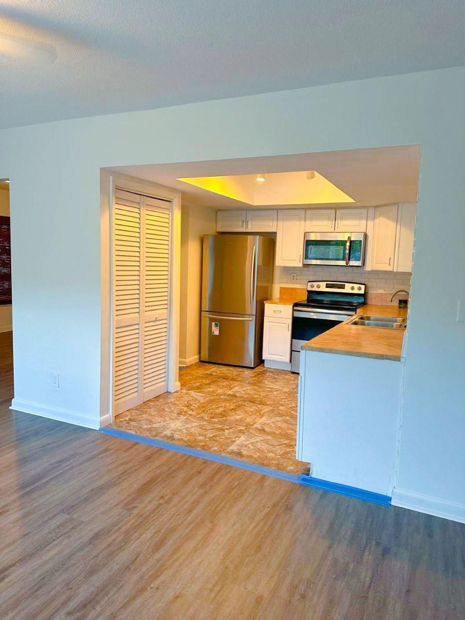 880 SW 49th Ter