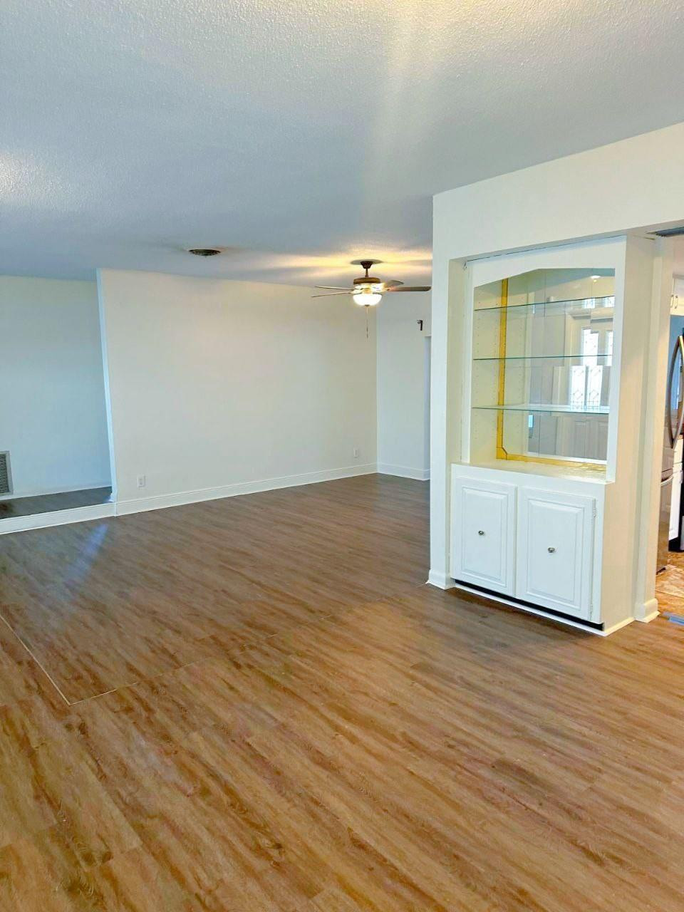 880 SW 49th Ter