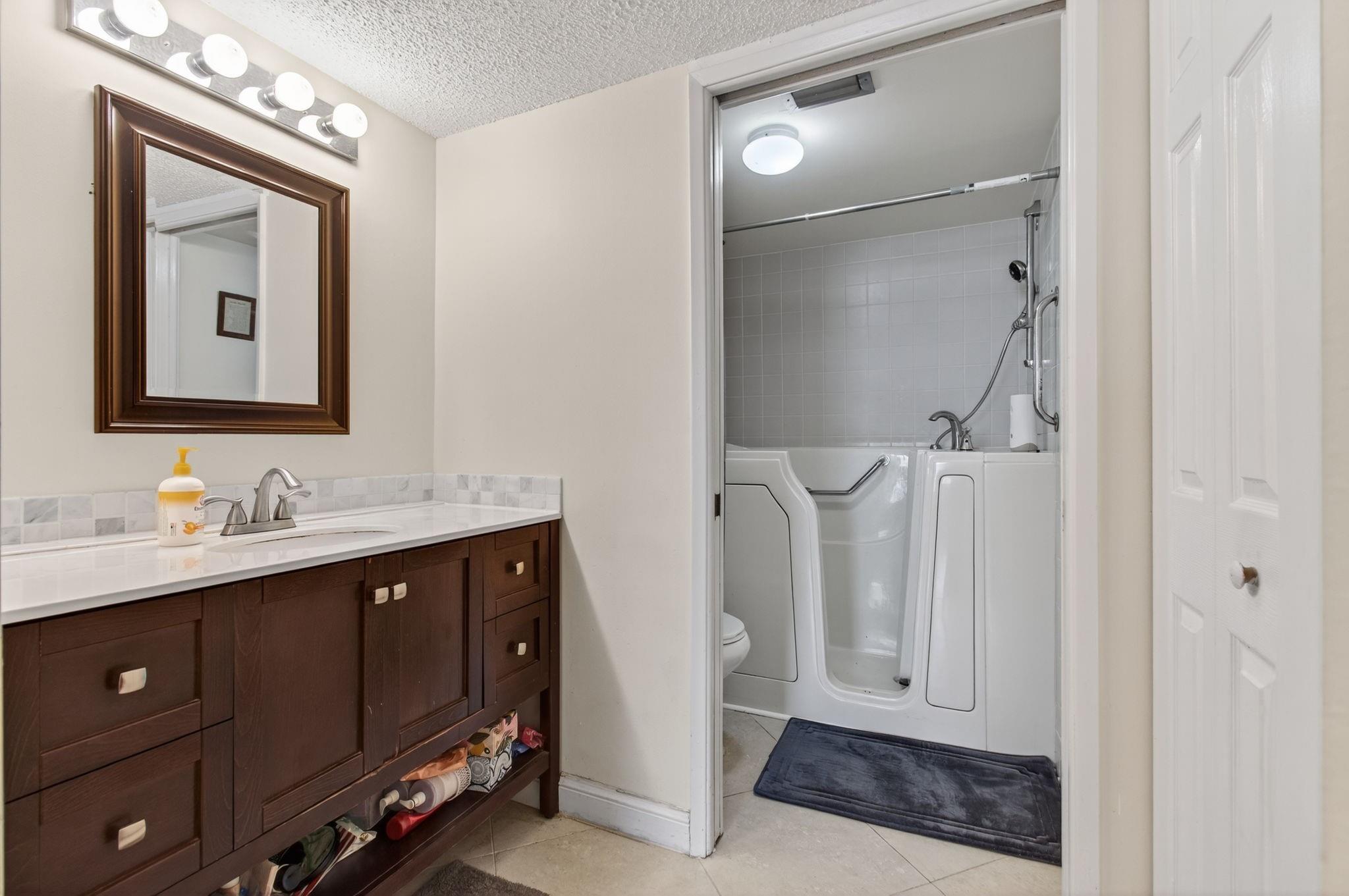19000 Stewart Cir 1