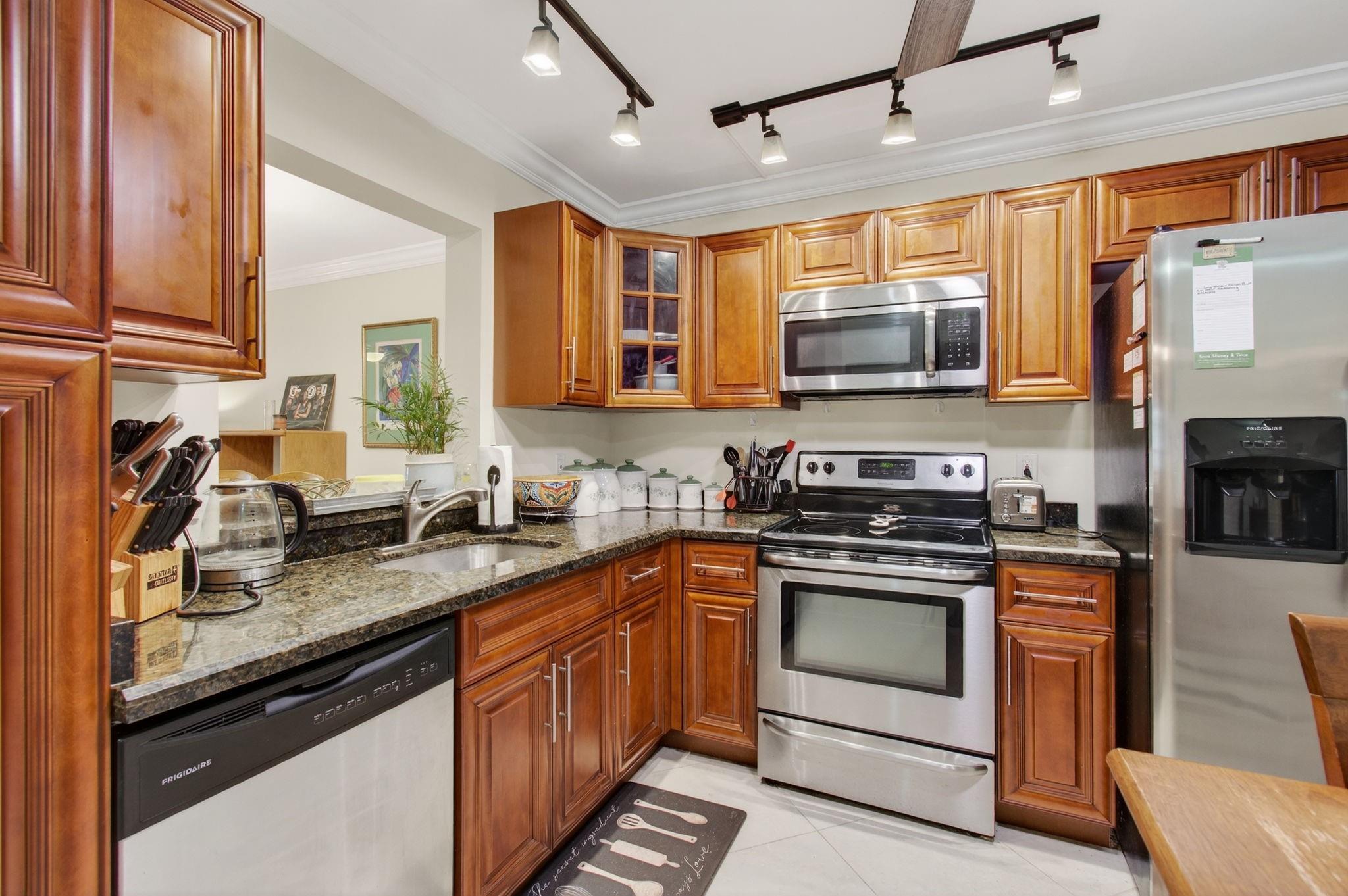 19000 Stewart Cir 1