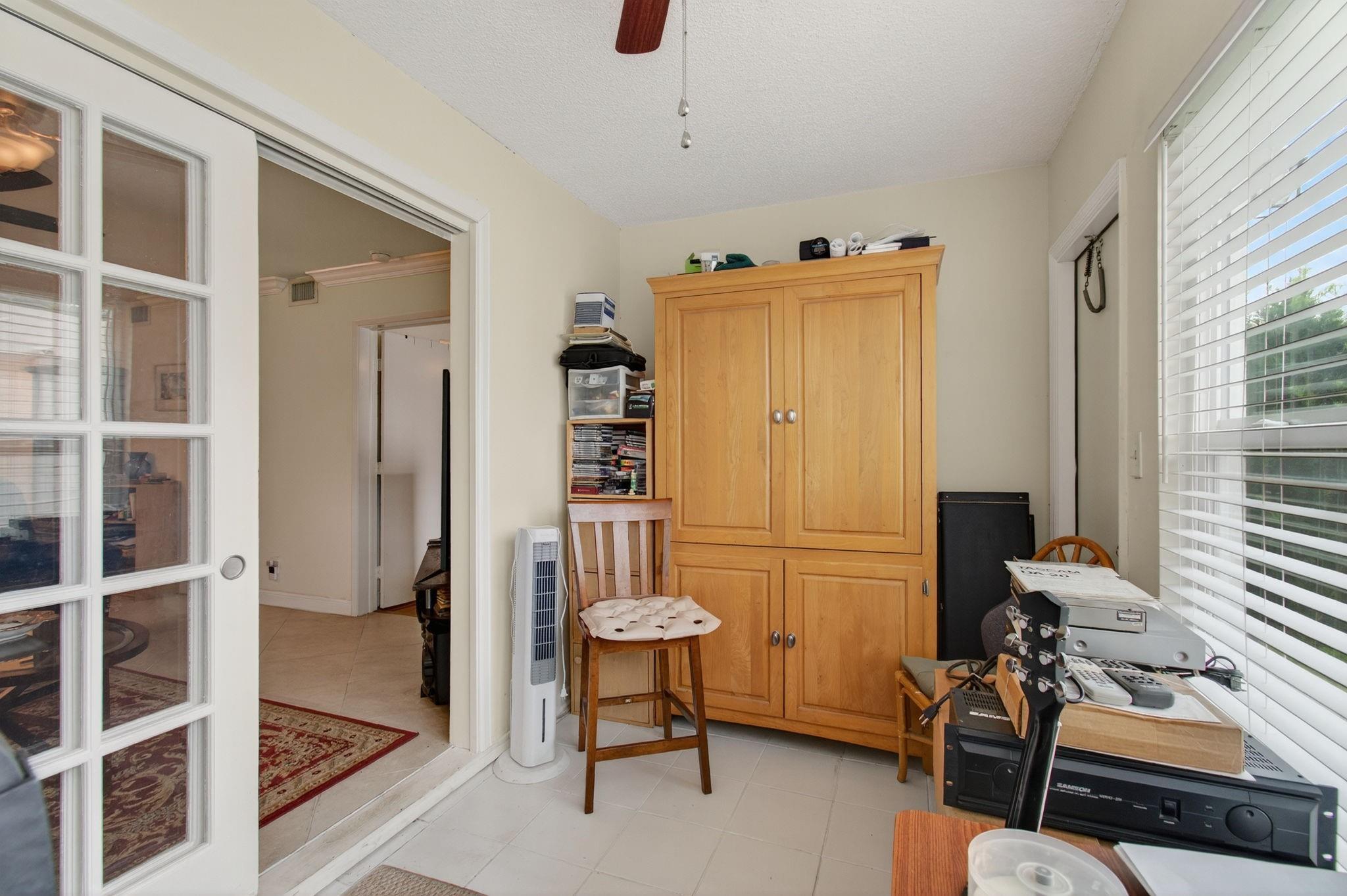 19000 Stewart Cir 1