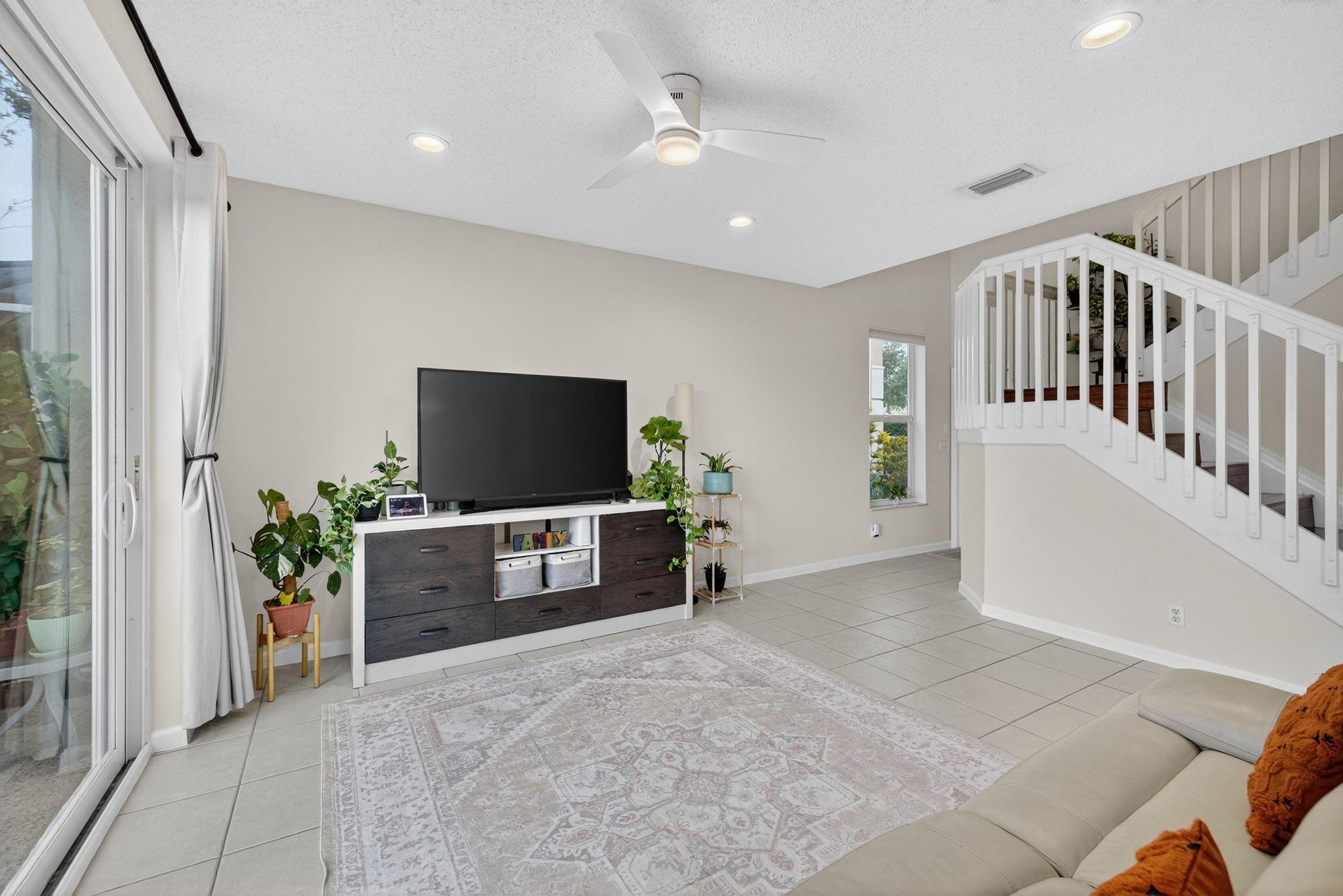 5046 Stagecoach Dr 5046