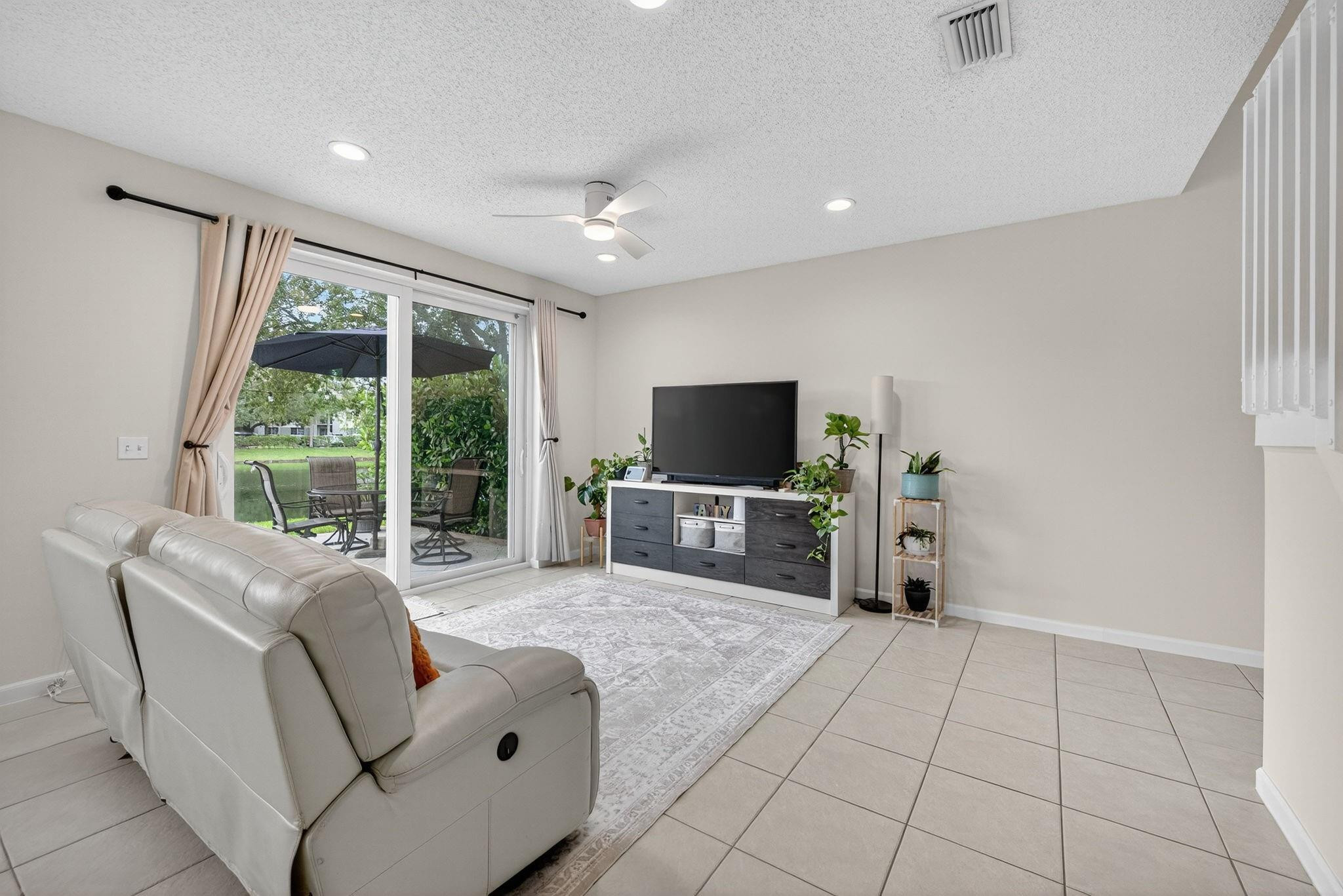 5046 Stagecoach Dr 5046